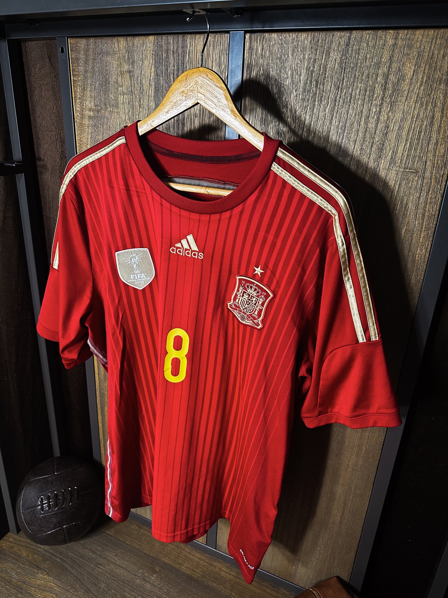 Spain 2014/15 Home Jersey – Xavi #8 – XL – Red Adidas Shirt (MPN: G85279)