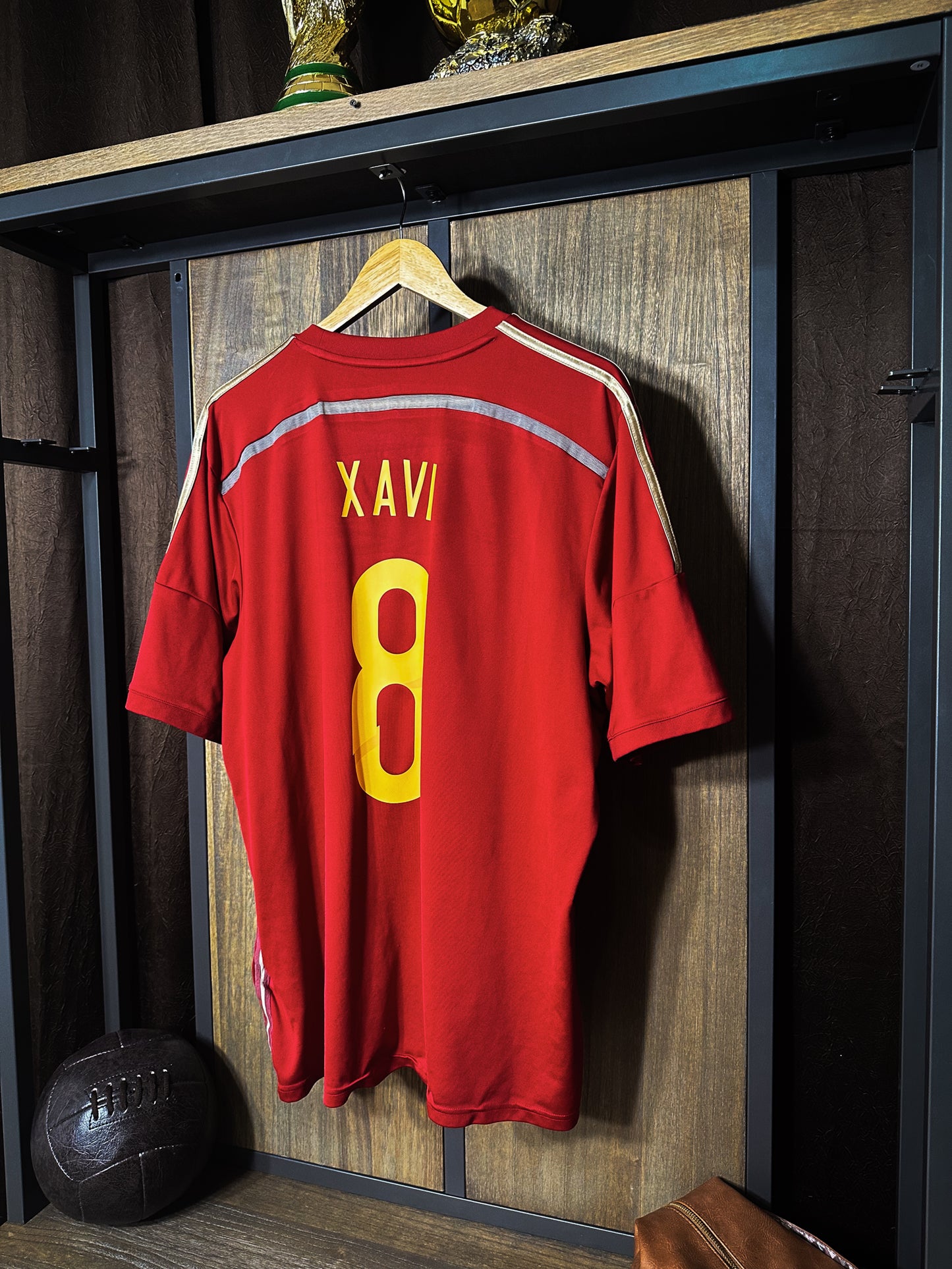 Spain 2014/15 Home Jersey – Xavi #8 – XL – Red Adidas Shirt (MPN: G85279)