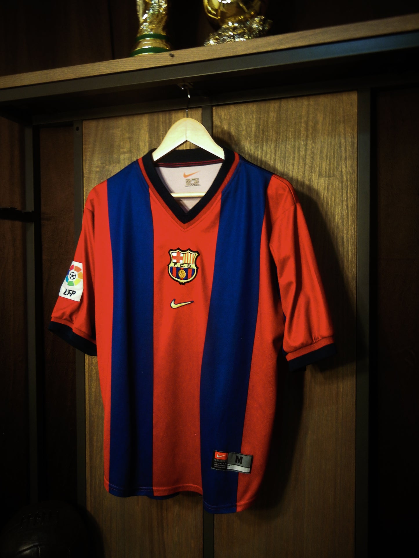 Barcelona 1998/99 Home Jersey – Size M – Red & Blue Nike Shirt (SKU: 802820323)