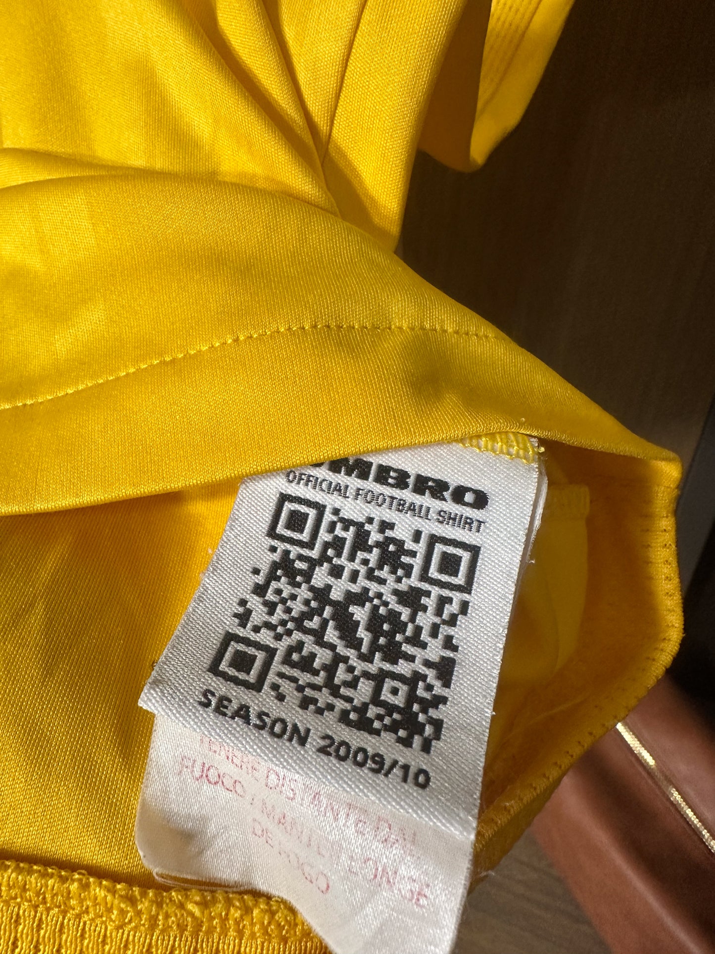 Sweden 2009/10 Home Jersey – Zlatan Ibrahimović #10 – Size Large – Yellow Umbro Shirt – (MPN: Check QR on Jersey)