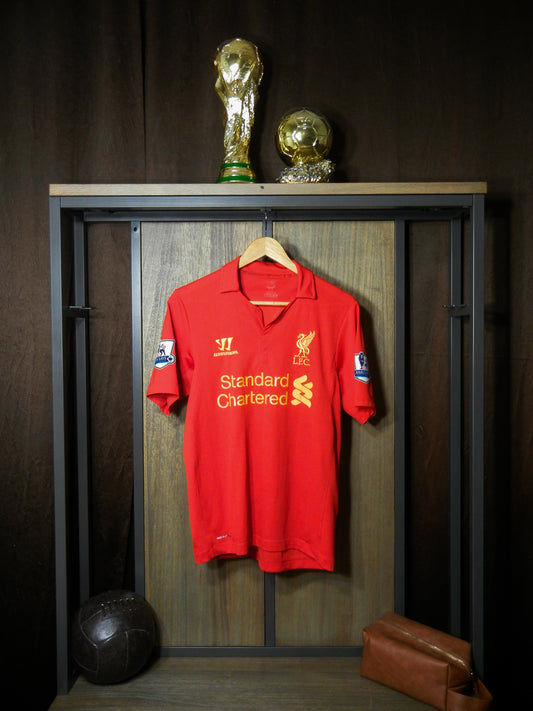 Liverpool 2012/2013 Home Jersey – Luis Suárez #7 – Size S – Red Warrior Shirt (MPN: F1210SPC027)