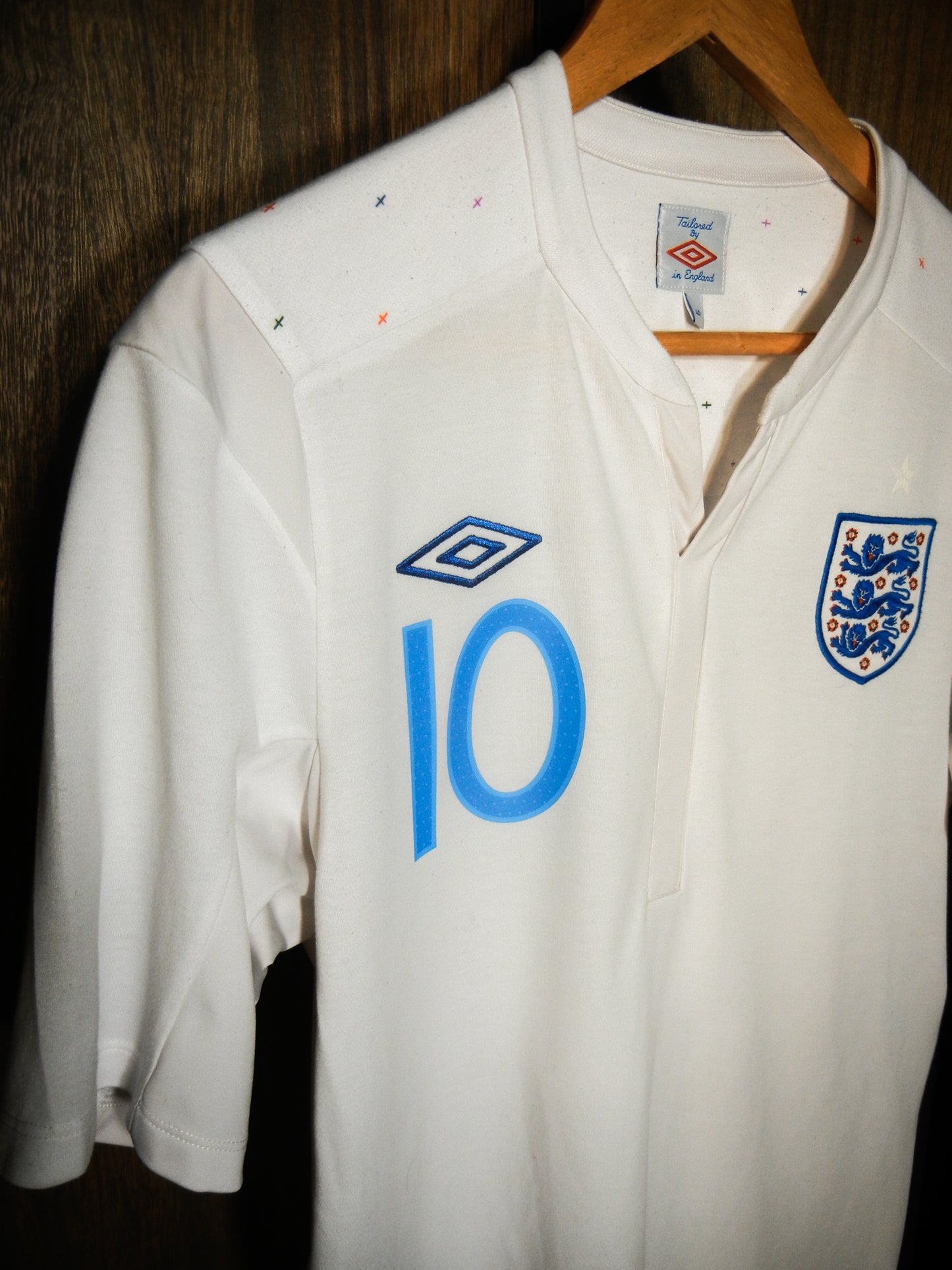 England 2010/11 Home Jersey – Wayne Rooney #10 – Medium – White Umbro Shirt (MPN: 8828227)