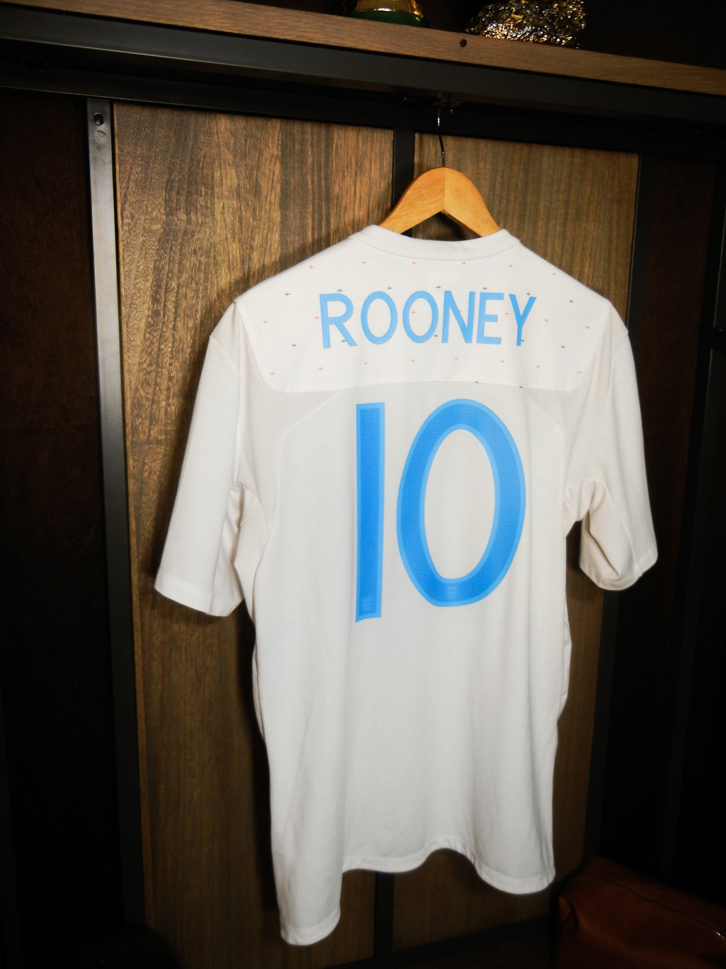 England 2010/11 Home Jersey – Wayne Rooney #10 – Medium – White Umbro Shirt (MPN: 8828227)