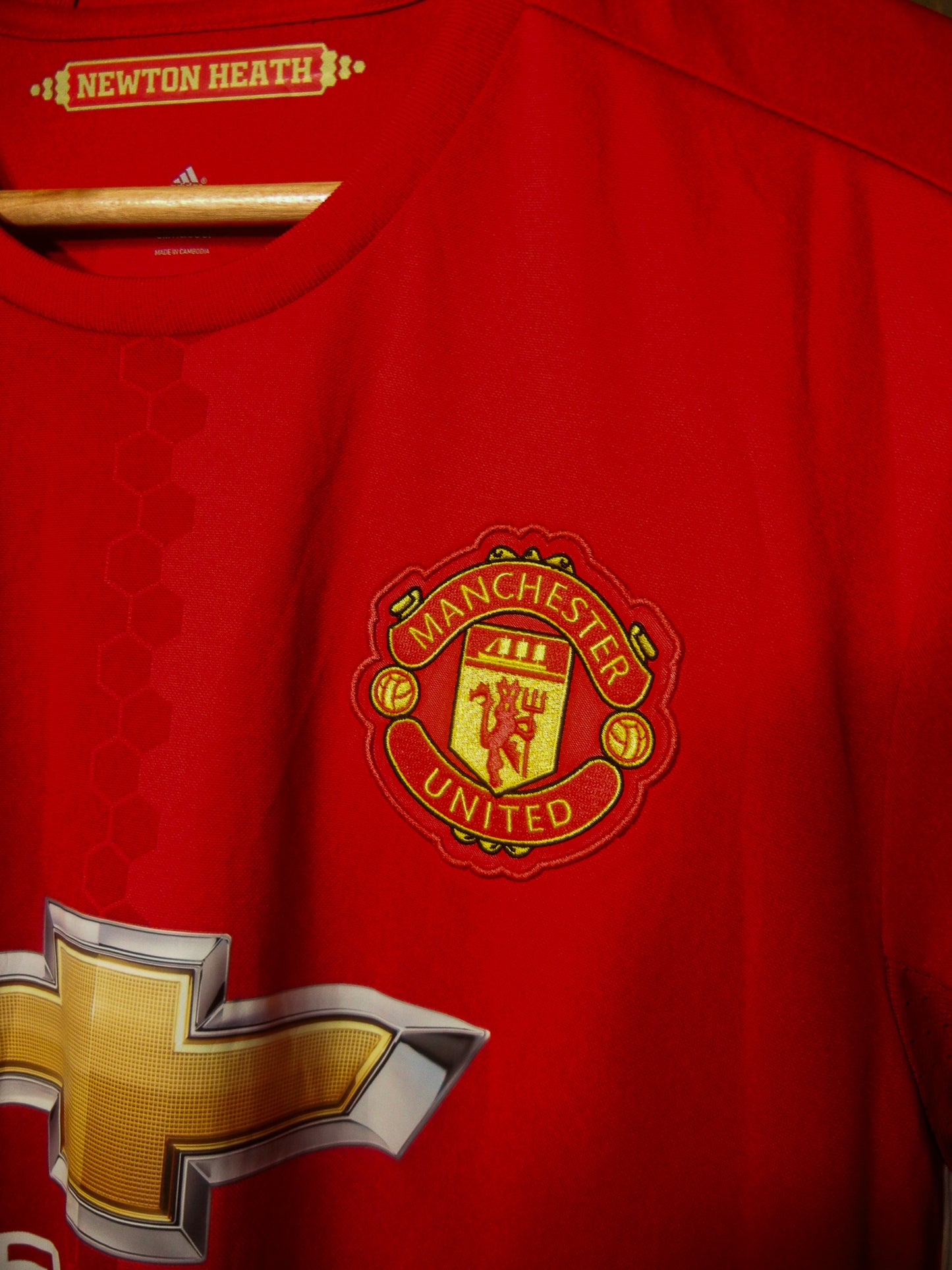 Manchester United 2016/17 Home Jersey – Paul Pogba #6 – Medium – Red Adidas Shirt (MPN: AI6720)