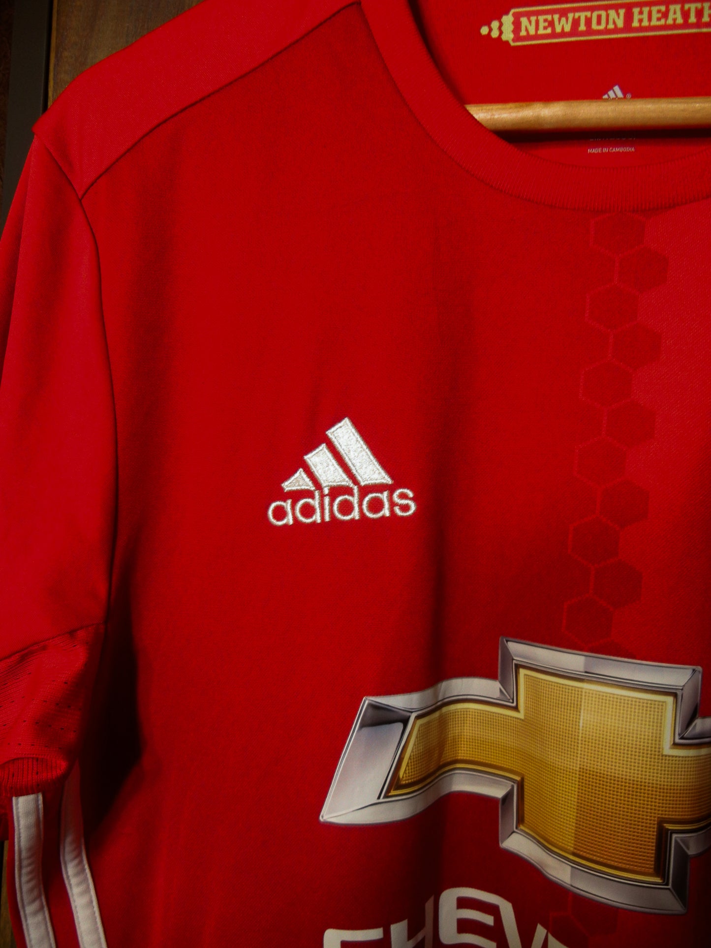 Manchester United 2016/17 Home Jersey – Paul Pogba #6 – Medium – Red Adidas Shirt (MPN: AI6720)