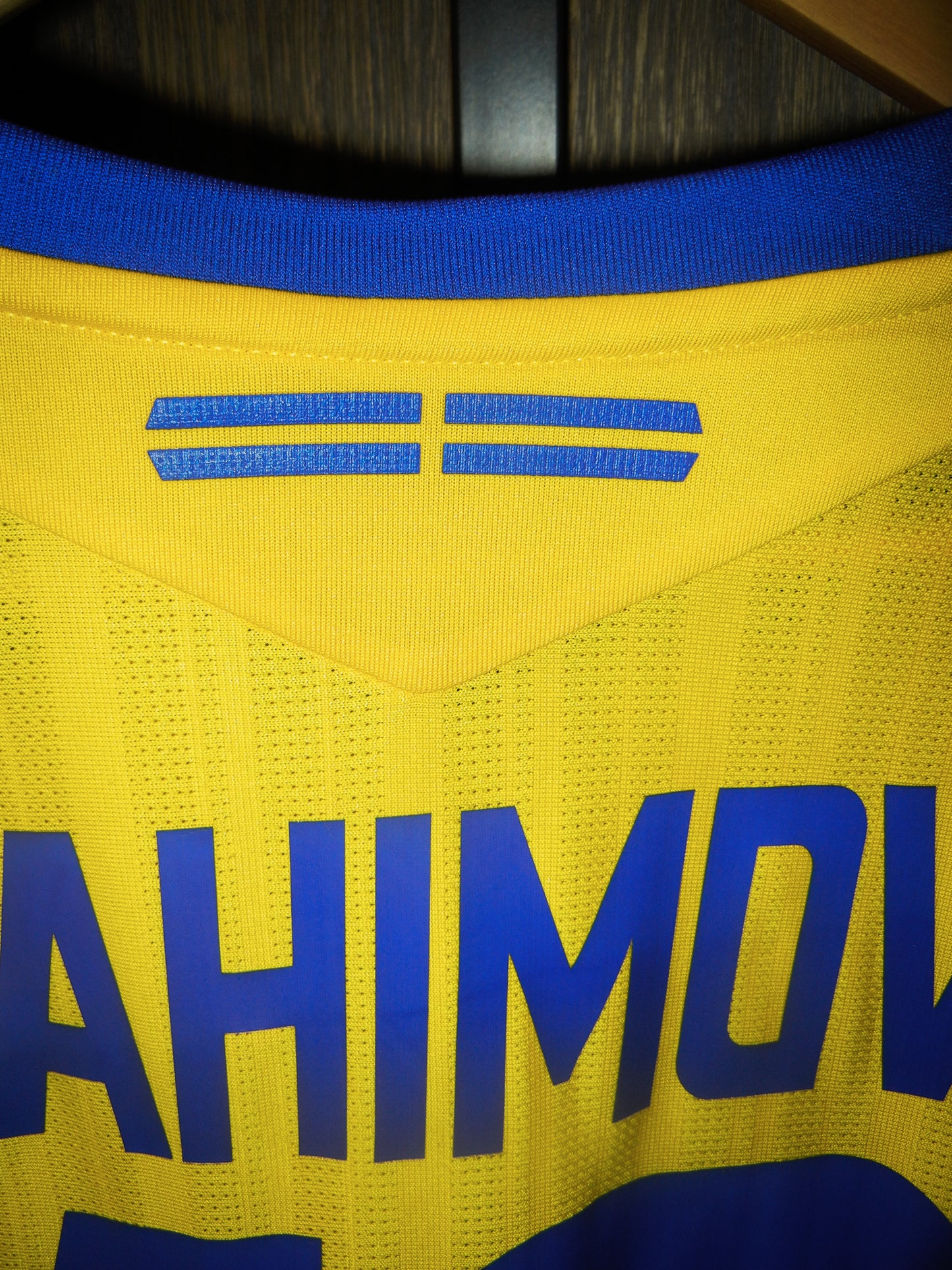 Sweden 2007/2009 Home Jersey – Zlatan Ibrahimović #10 – Large – Yellow Umbro Shirt (MPN: N/A)