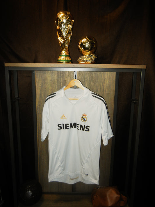 Real Madrid 2005/2006 Home Jersey – Roberto Carlos #3 – Size Medium – White Adidas Shirt (MPN: 109879)