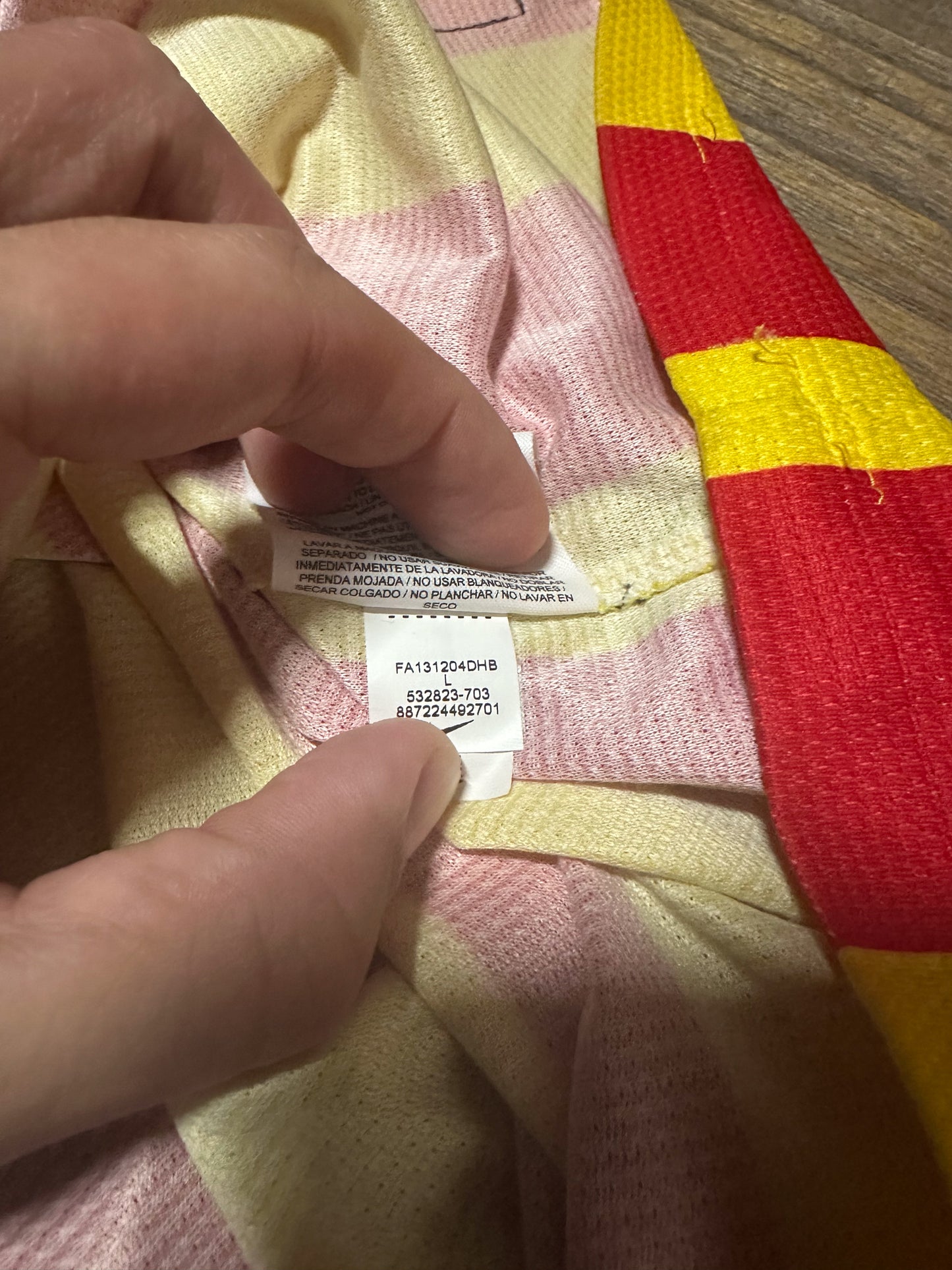 Barcelona 2013/2014 Away Jersey – Lionel Messi #10 – Size Large – Yellow Nike Shirt (MPN: 532823-703)