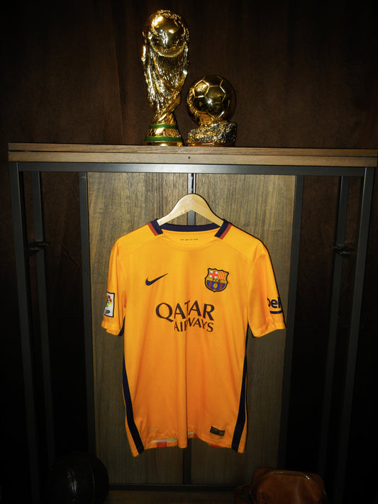 Barcelona 2015/2016 Away Jersey – Luis Suárez #9 – Medium – Gold and Yellow Nike Shirt (MPN: 658777-740)