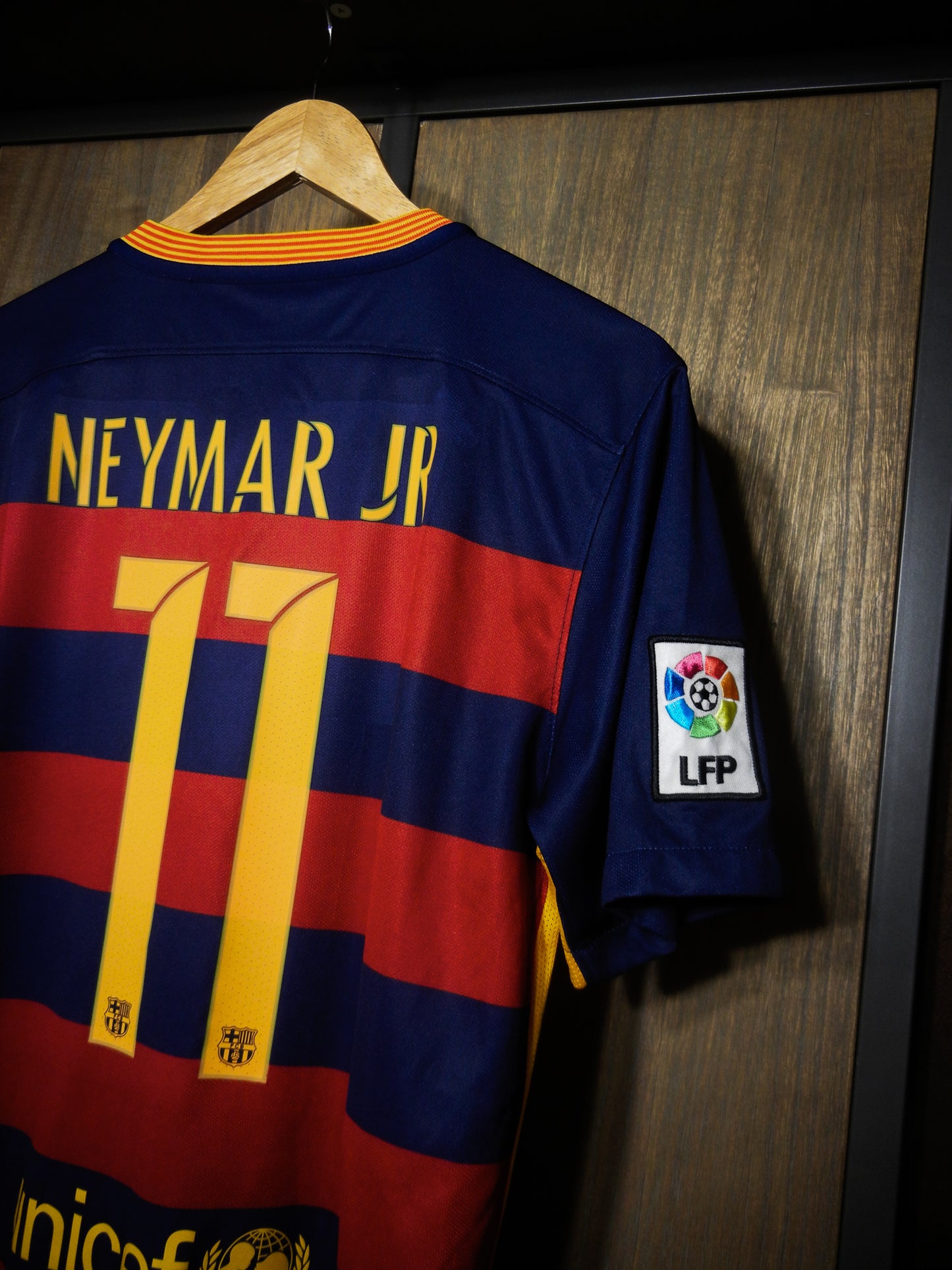 Barcelona 2015/16 Home Jersey – Neymar Jr #11 – Medium – Blue & Red Nike Shirt – (MPN: 658794-422)