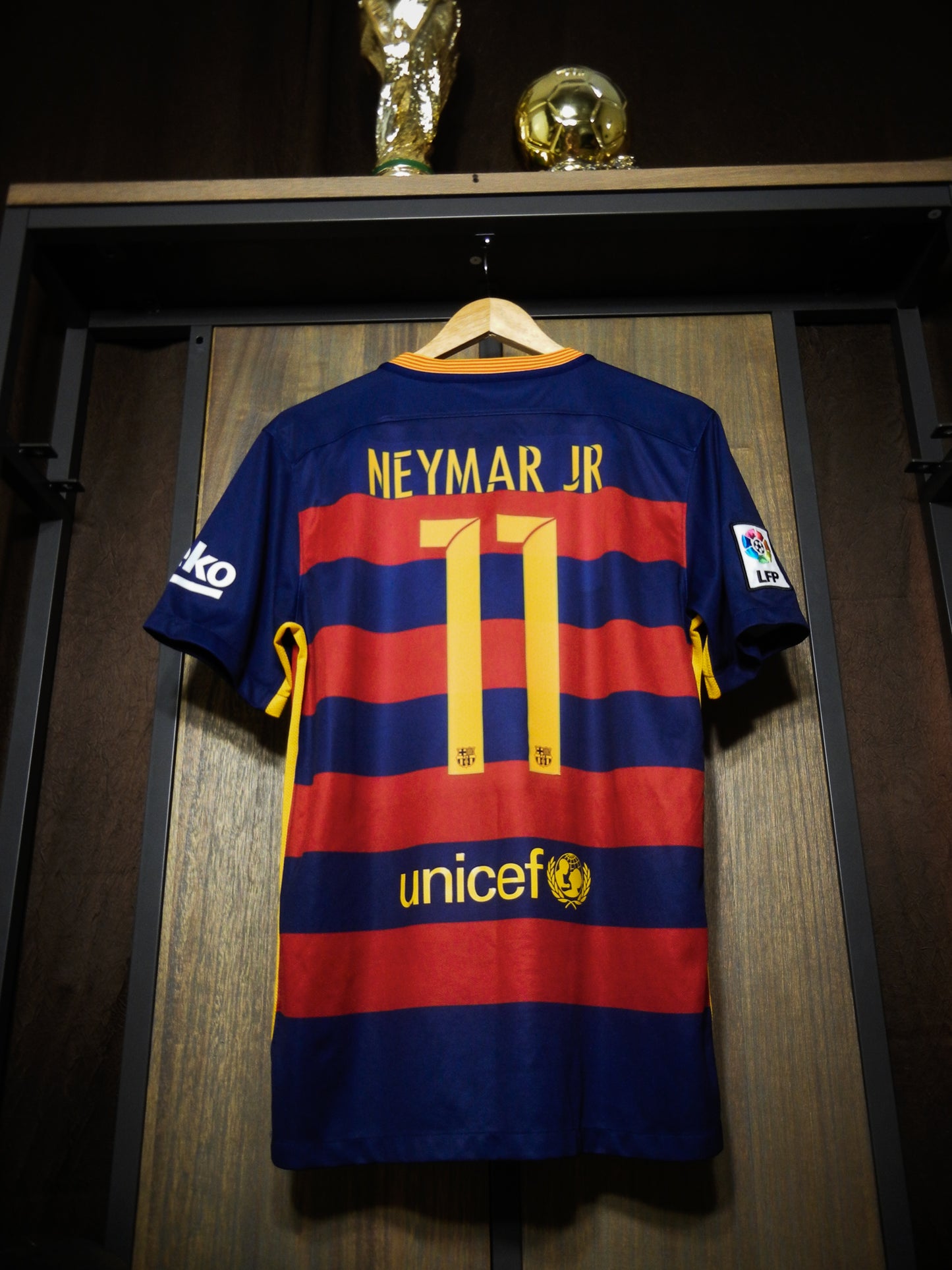 Barcelona 2015/16 Home Jersey – Neymar Jr #11 – Medium – Blue & Red Nike Shirt – (MPN: 658794-422)