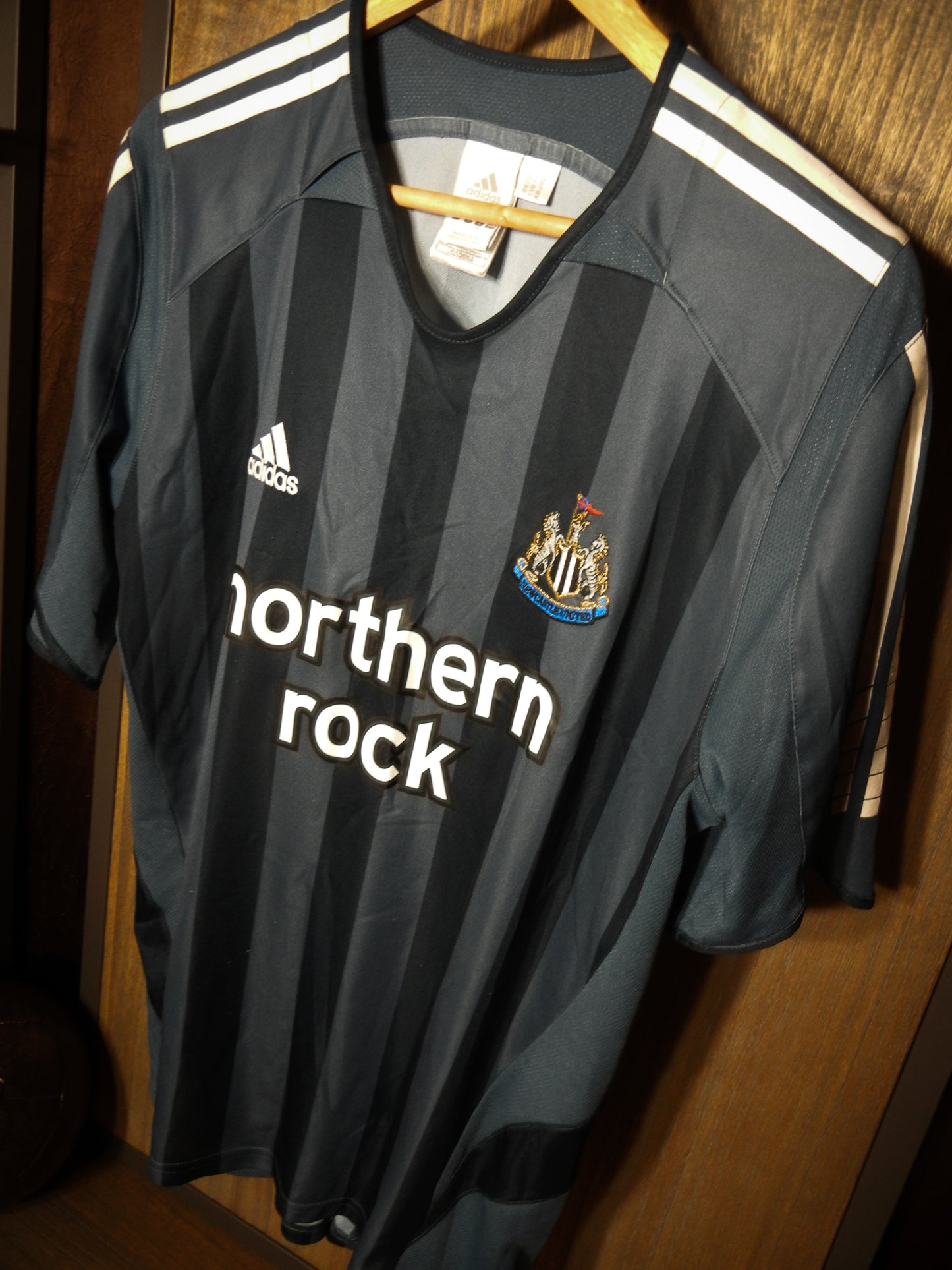 Newcastle United 2005/06 Away Jersey – Michael Owen #10 - Medium – Gray & Black Adidas Shirt- (MPN: 110148 Adidas)