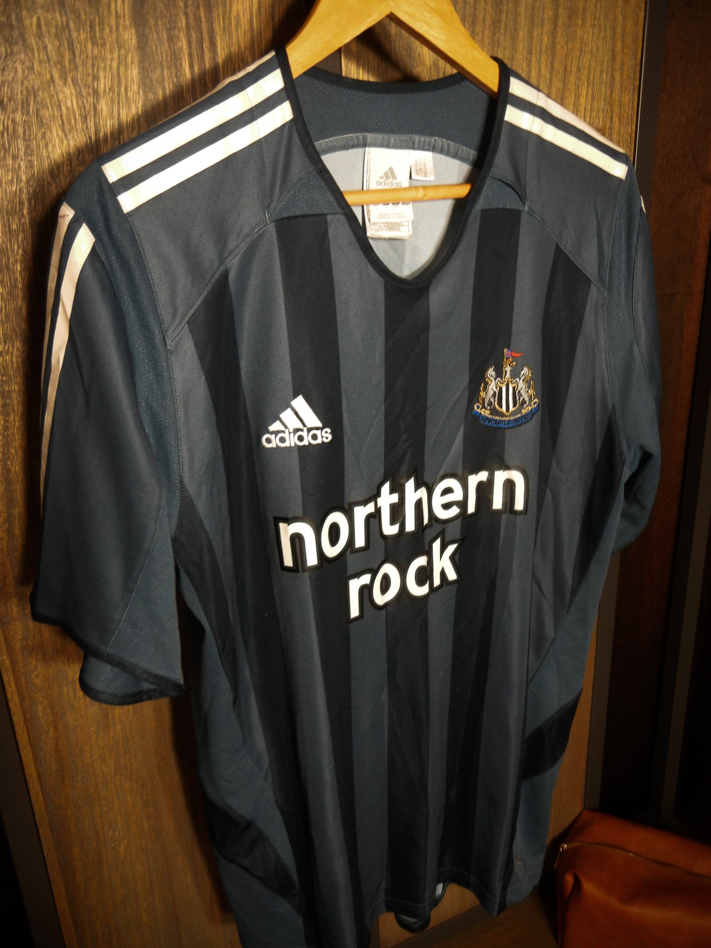 Newcastle United 2005/06 Away Jersey – Michael Owen #10 - Medium – Gray & Black Adidas Shirt- (MPN: 110148 Adidas)