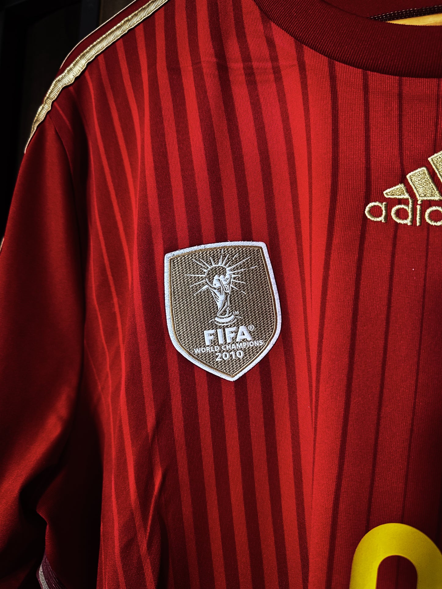 Spain 2014/15 Home Jersey – Xavi #8 – XL – Red Adidas Shirt (MPN: G85279)