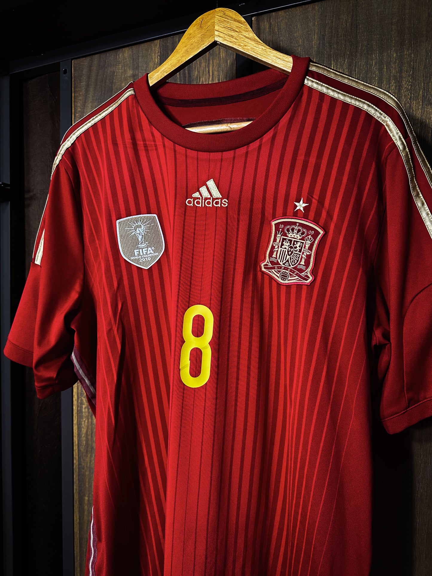 Spain 2014/15 Home Jersey – Xavi #8 – XL – Red Adidas Shirt (MPN: G85279)