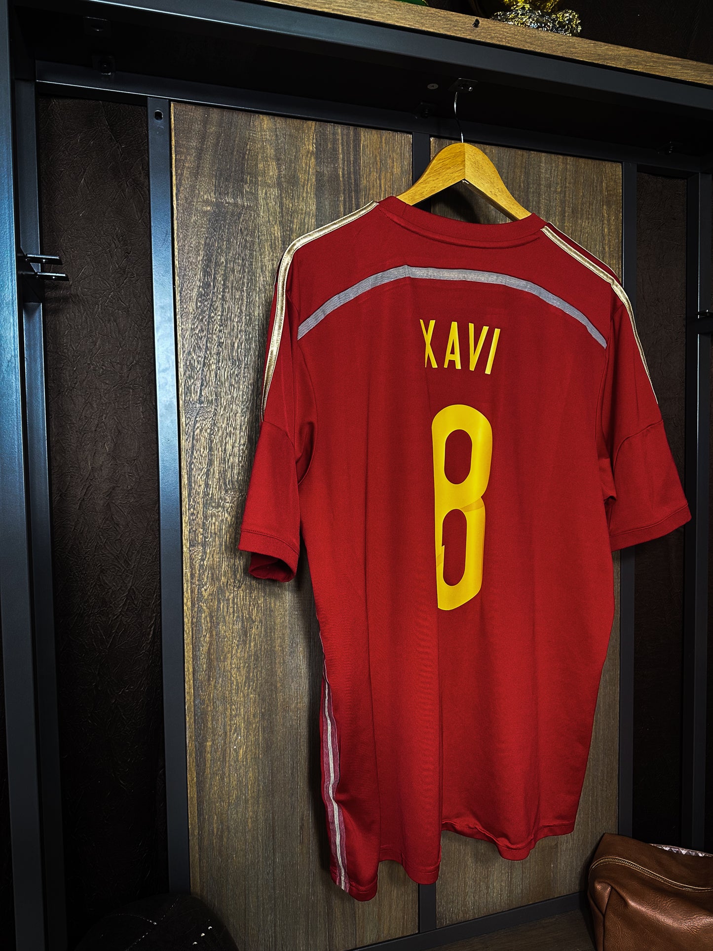 Spain 2014/15 Home Jersey – Xavi #8 – XL – Red Adidas Shirt (MPN: G85279)
