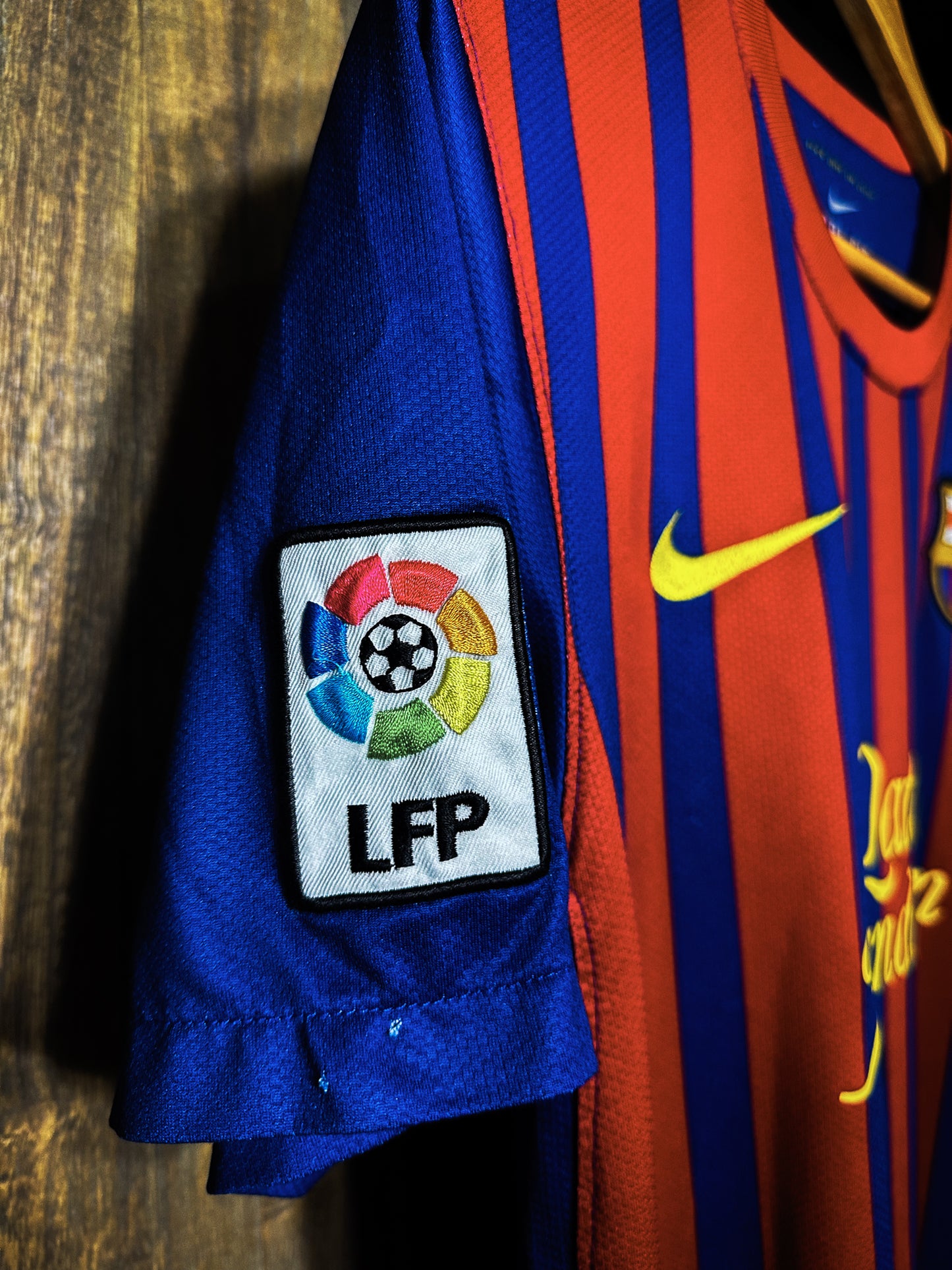 Barcelona 2011/12 Home Jersey – David Villa #7 – Medium – Red & Blue Nike Shirt (MPN: 419877-486)