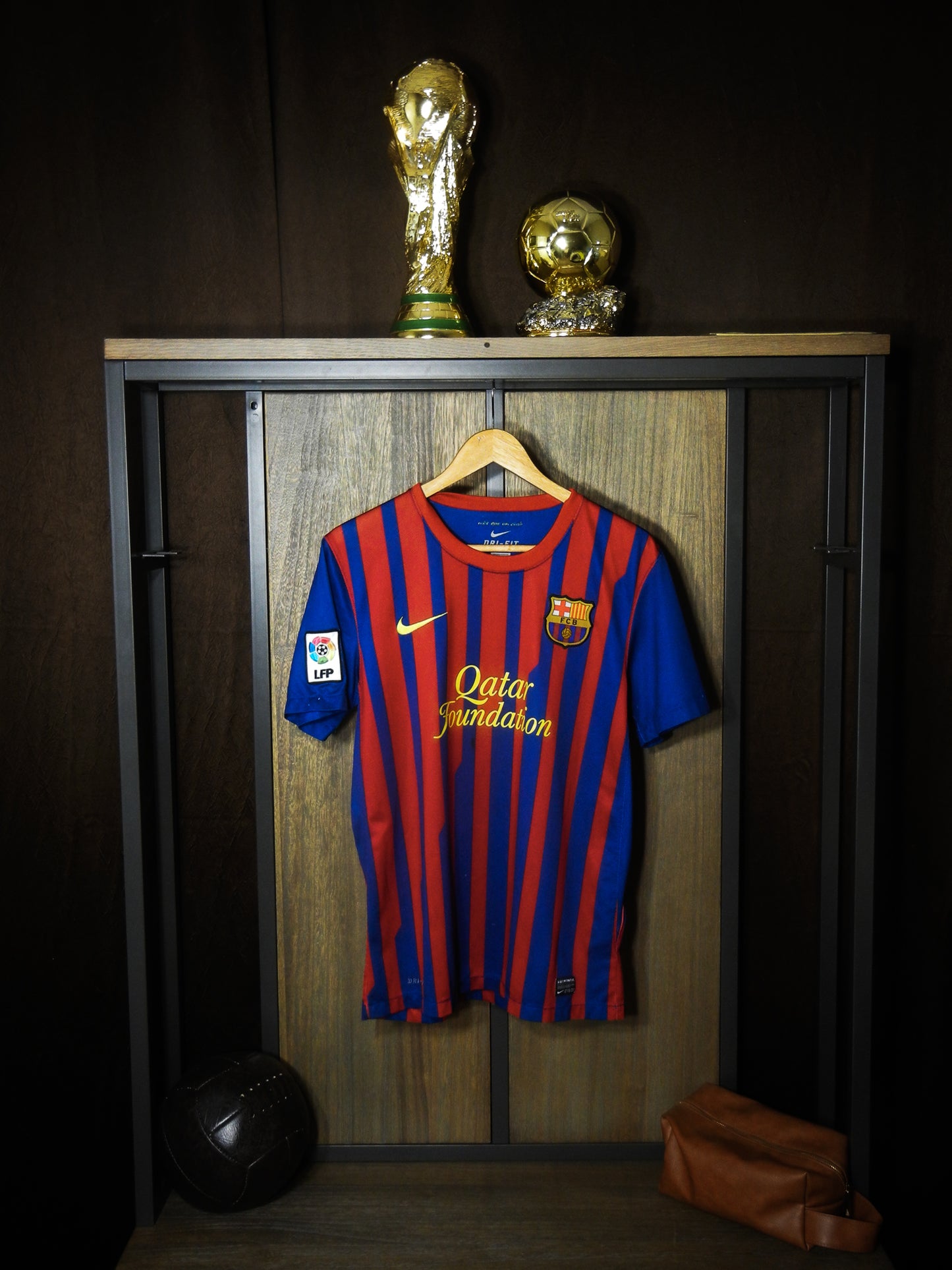 Barcelona 2011/12 Home Jersey – David Villa #7 – Medium – Red & Blue Nike Shirt (MPN: 419877-486)