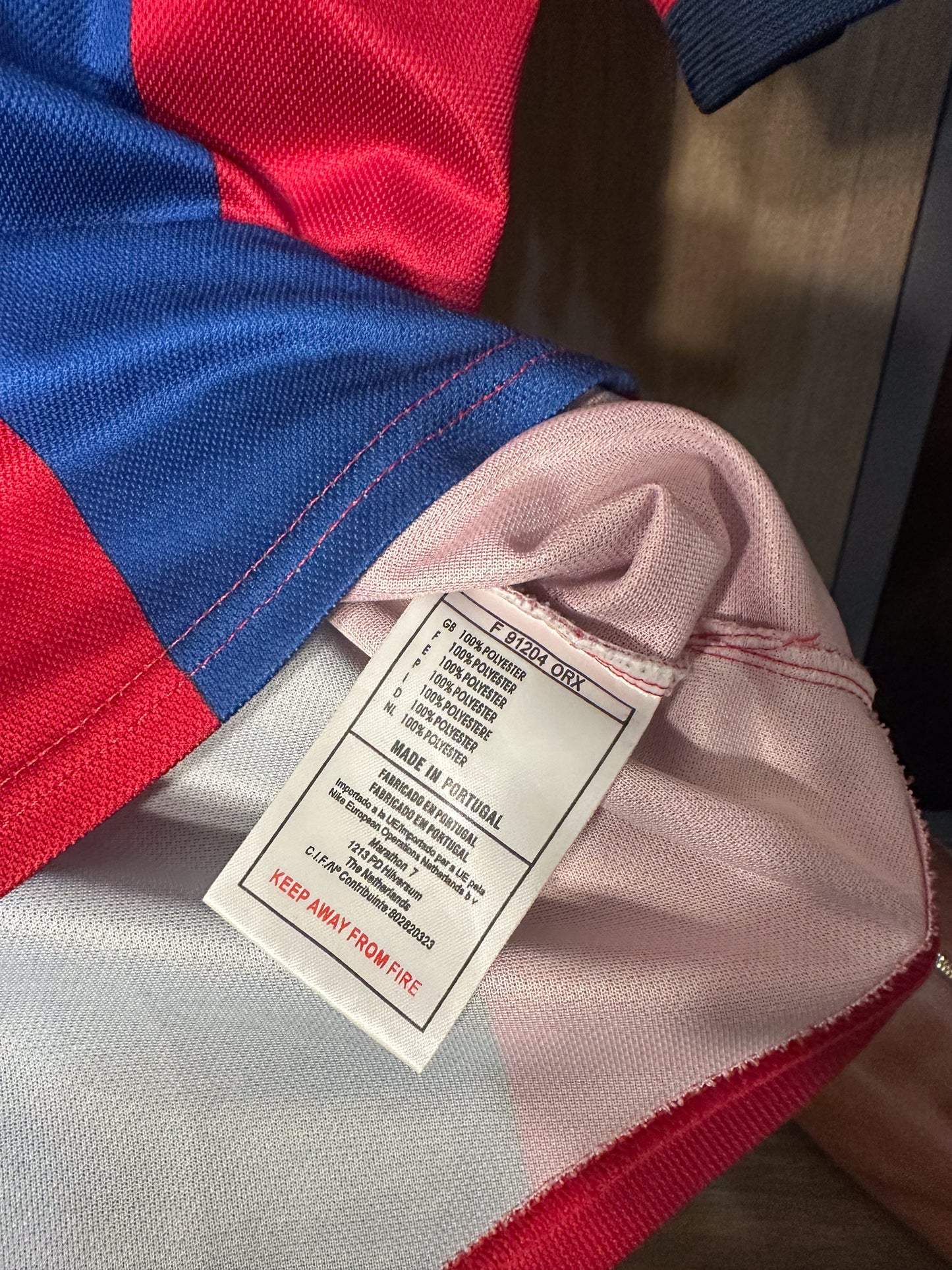 Barcelona 1998/99 Home Jersey – Size M – Red & Blue Nike Shirt (SKU: 802820323)