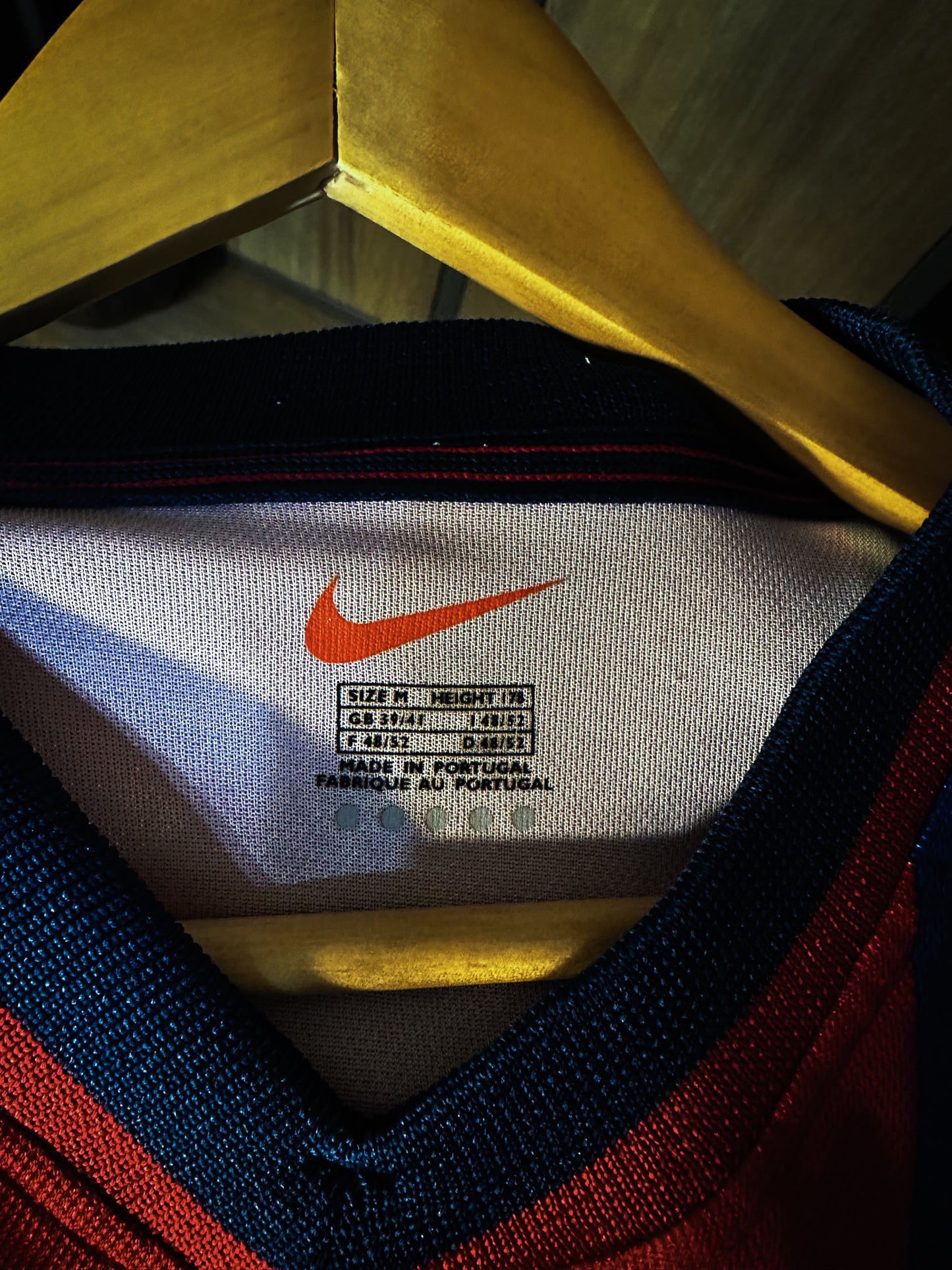 Barcelona 1998/99 Home Jersey – Size M – Red & Blue Nike Shirt (SKU: 802820323)