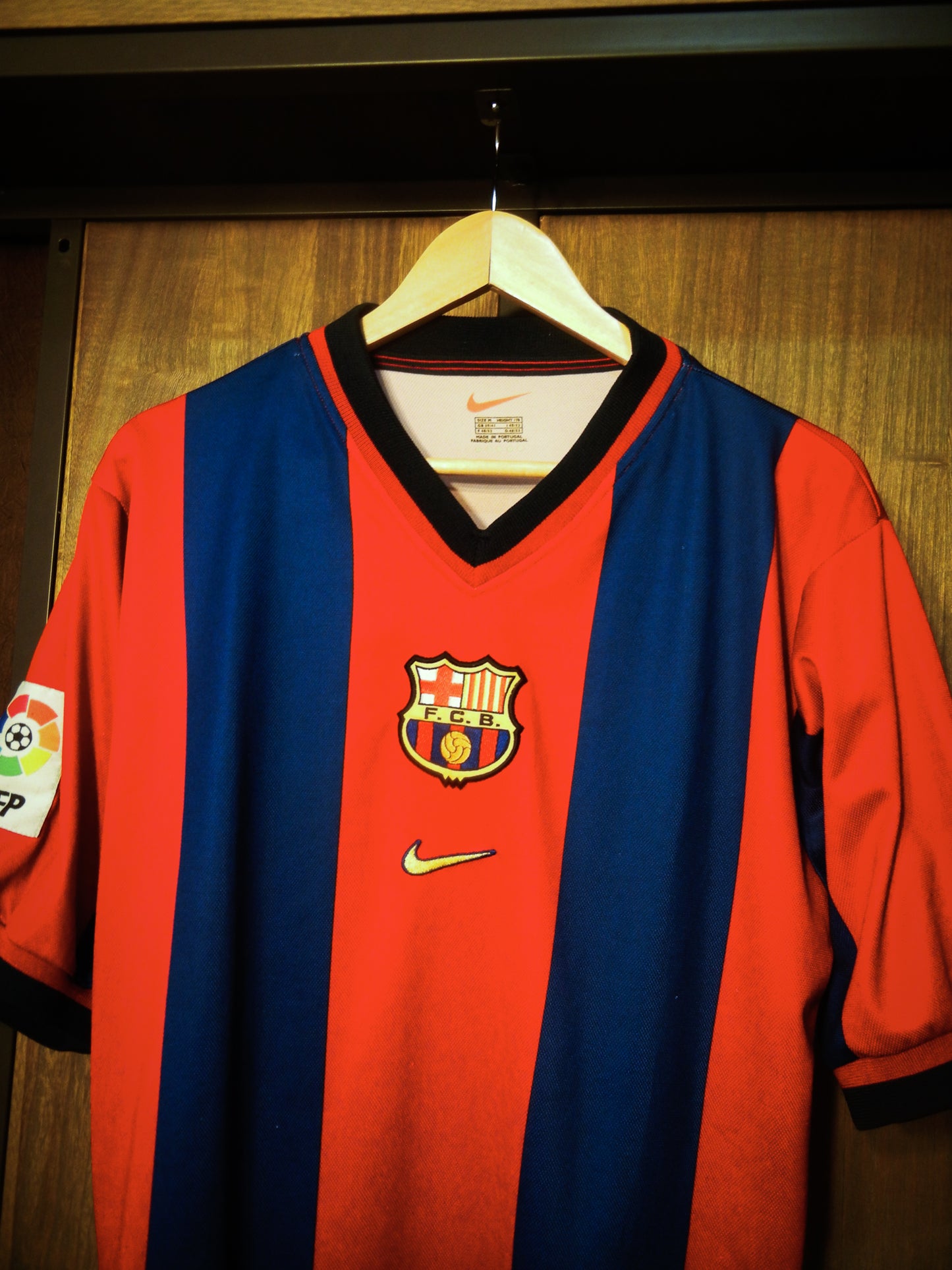 Barcelona 1998/99 Home Jersey – Size M – Red & Blue Nike Shirt (SKU: 802820323)