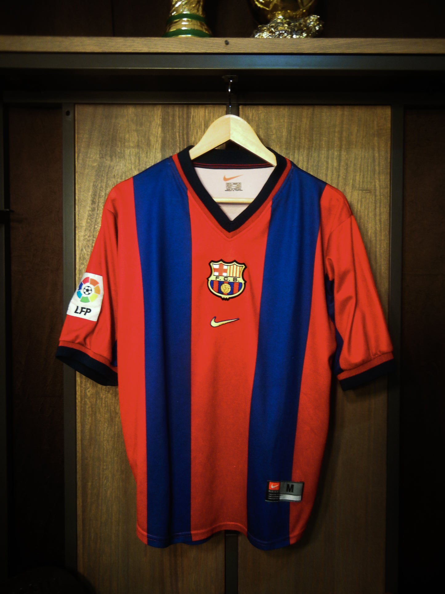 Barcelona 1998/99 Home Jersey – Size M – Red & Blue Nike Shirt (SKU: 802820323)
