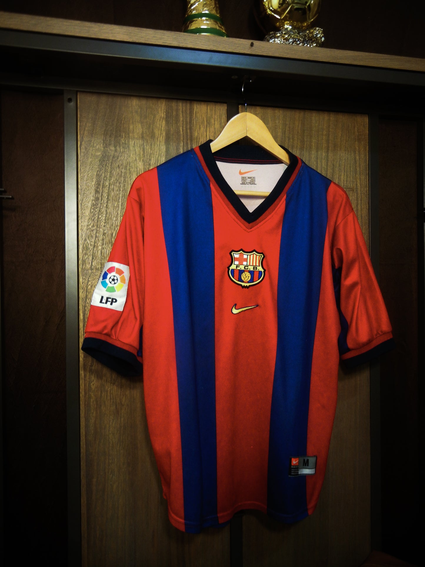Barcelona 1998/99 Home Jersey – Size M – Red & Blue Nike Shirt (SKU: 802820323)