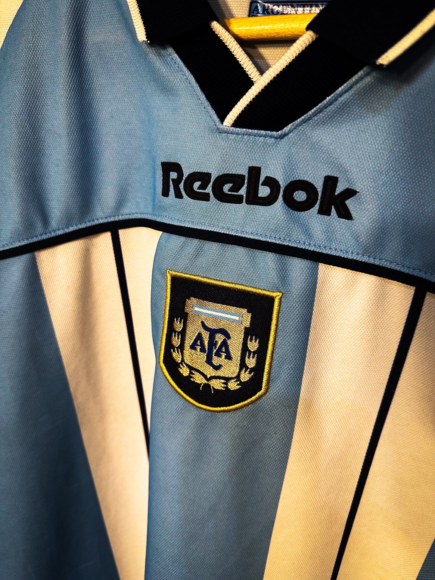 Argentina 2000/01 Home Long Sleeve Jersey – Size L – Reebok Sky Blue & White Shirt (SKU: RIN: 283997/1)