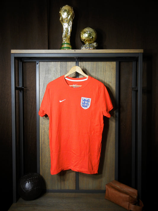 England 2014/15 Away Jersey – Size L – Red Nike Shirt – (MPN: 608597-657)