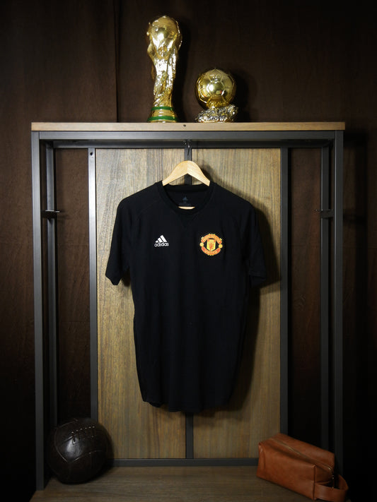 Manchester United 2021/22 Travel Tee – Size M – Black adidas Shirt (MPN: GR3908)