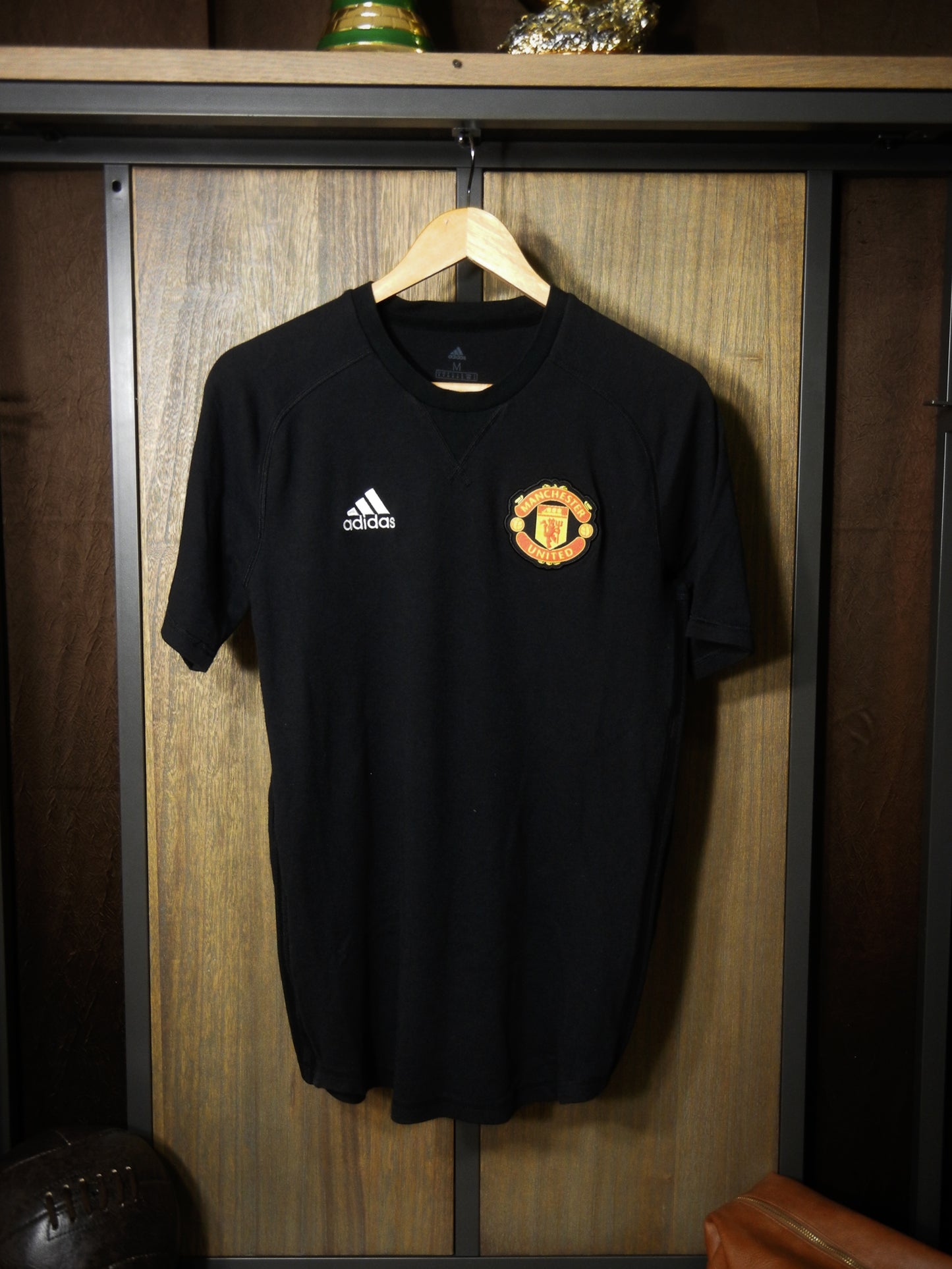 Manchester United 2021/22 Travel Tee – Size M – Black adidas Shirt (MPN: GR3908)