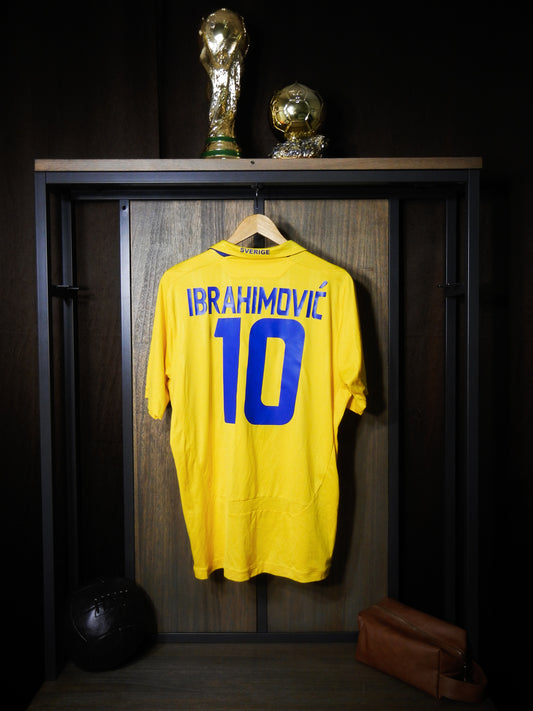 Sweden 2009/10 Home Jersey – Zlatan Ibrahimović #10 – Size Large – Yellow Umbro Shirt – (MPN: Check QR on Jersey)