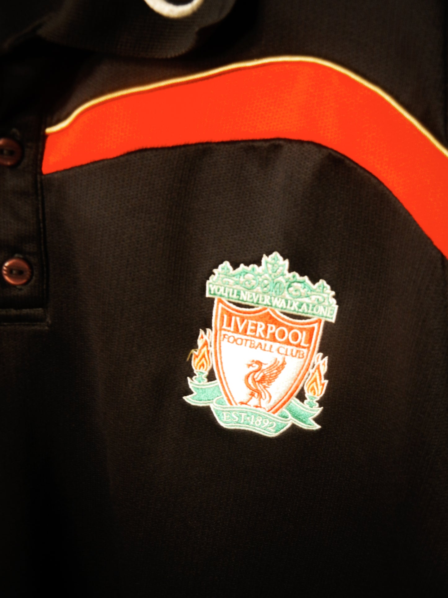 Liverpool 2009/10 Carlsberg Polo Shirt – Size XL – Adidas Red and Black Pre-game Shirt (SKU: P06990 APU002)