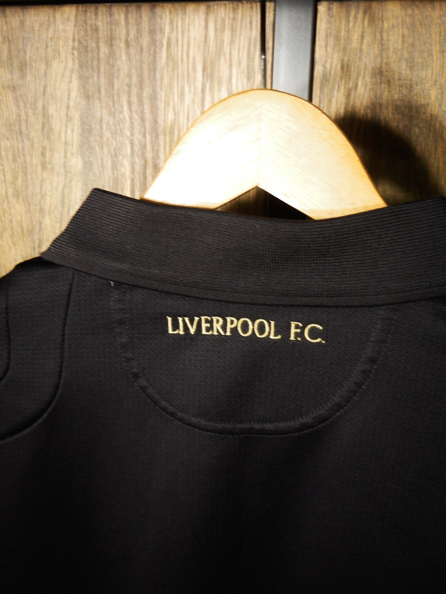 Liverpool 2009/10 Carlsberg Polo Shirt – Size XL – Adidas Red and Black Pre-game Shirt (SKU: P06990 APU002)