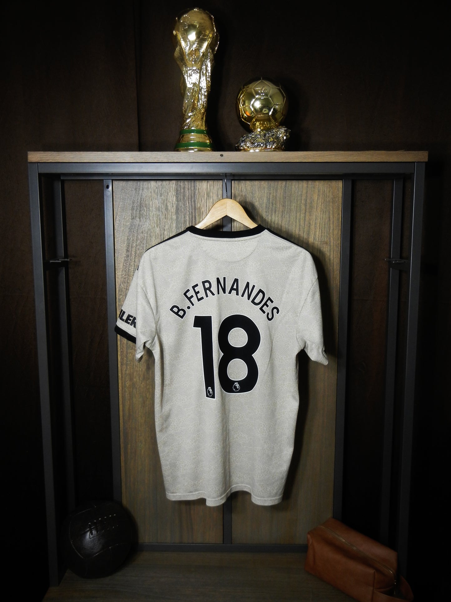 Manchester United 2019/20 Away Jersey – Bruno Fernandes #18 – Size L – Beige Adidas Kit (MPN: ED7388)