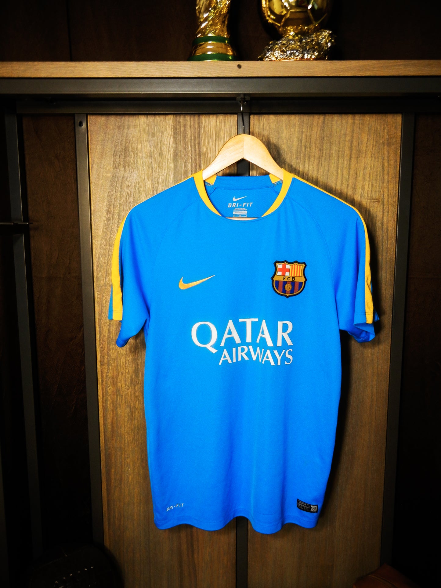 Barcelona 2015/16 Training Jersey – Size M – Sky Blue Nike Shirt  (MPN: 686600-436)
