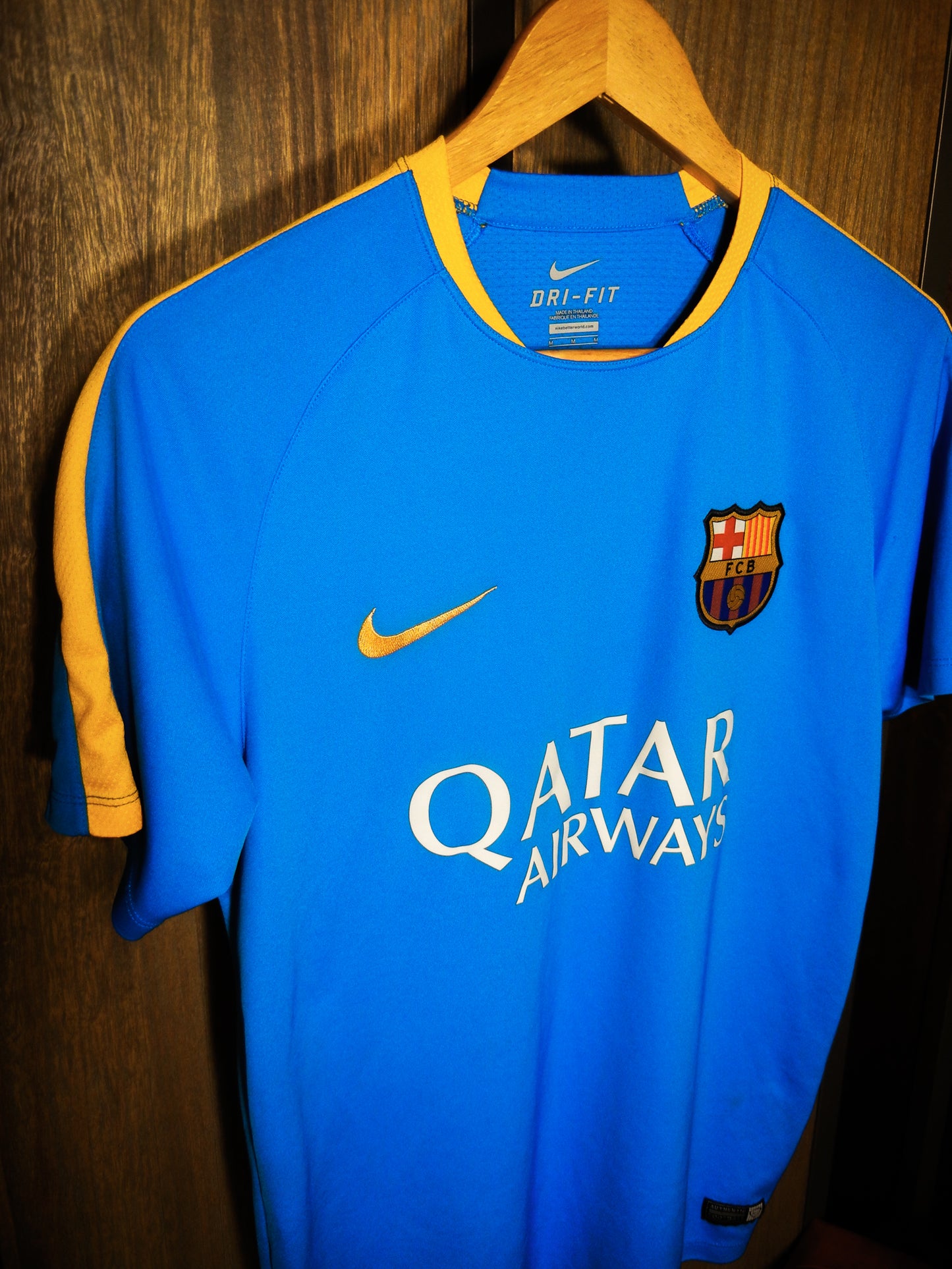 Barcelona 2015/16 Training Jersey – Size M – Sky Blue Nike Shirt  (MPN: 686600-436)