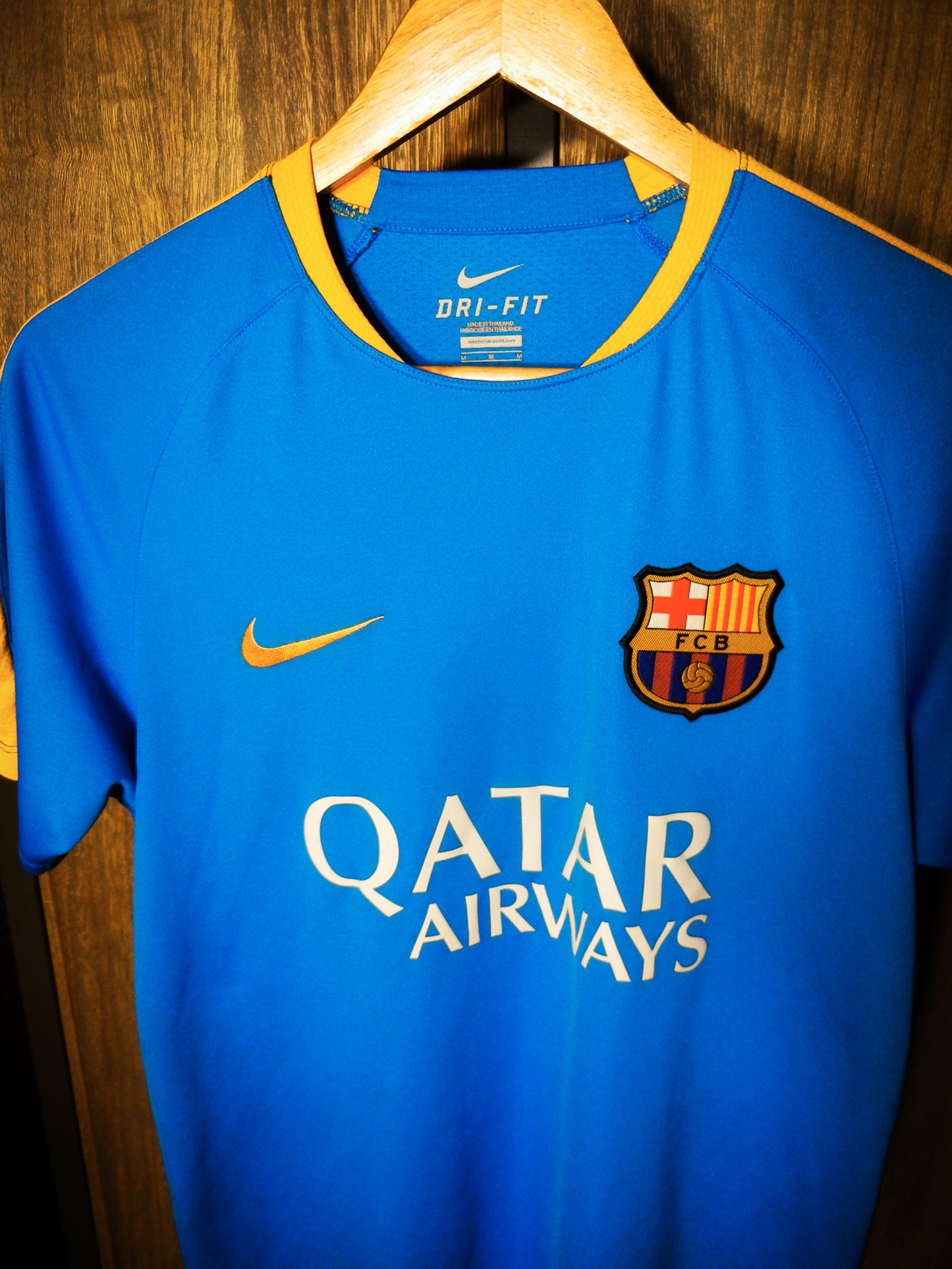Barcelona 2015/16 Training Jersey – Size M – Sky Blue Nike Shirt  (MPN: 686600-436)