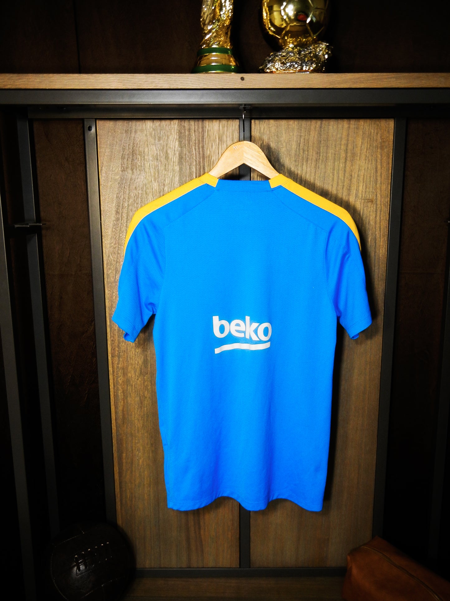 Barcelona 2015/16 Training Jersey – Size M – Sky Blue Nike Shirt  (MPN: 686600-436)