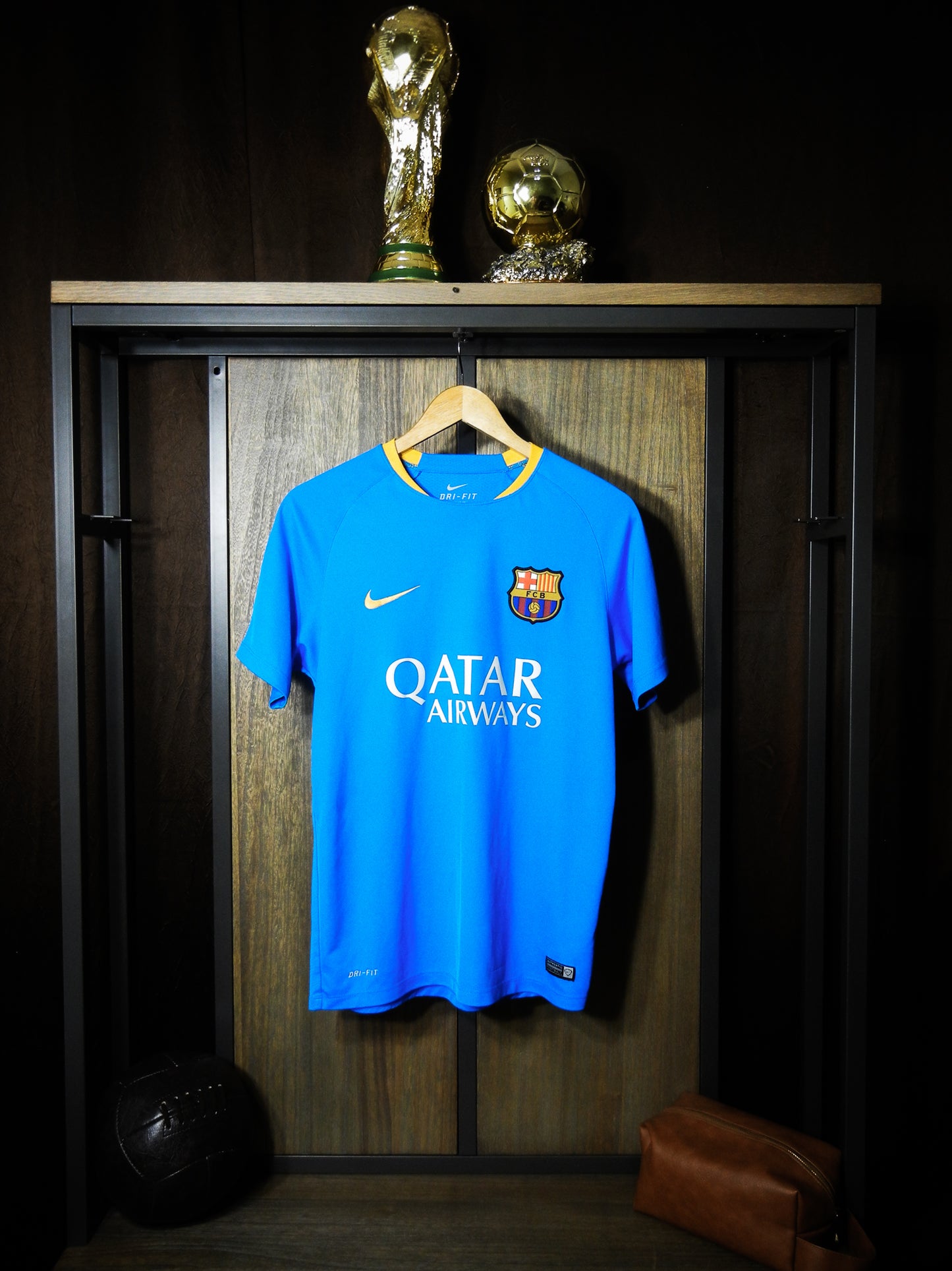 Barcelona 2015/16 Training Jersey – Size M – Sky Blue Nike Shirt  (MPN: 686600-436)