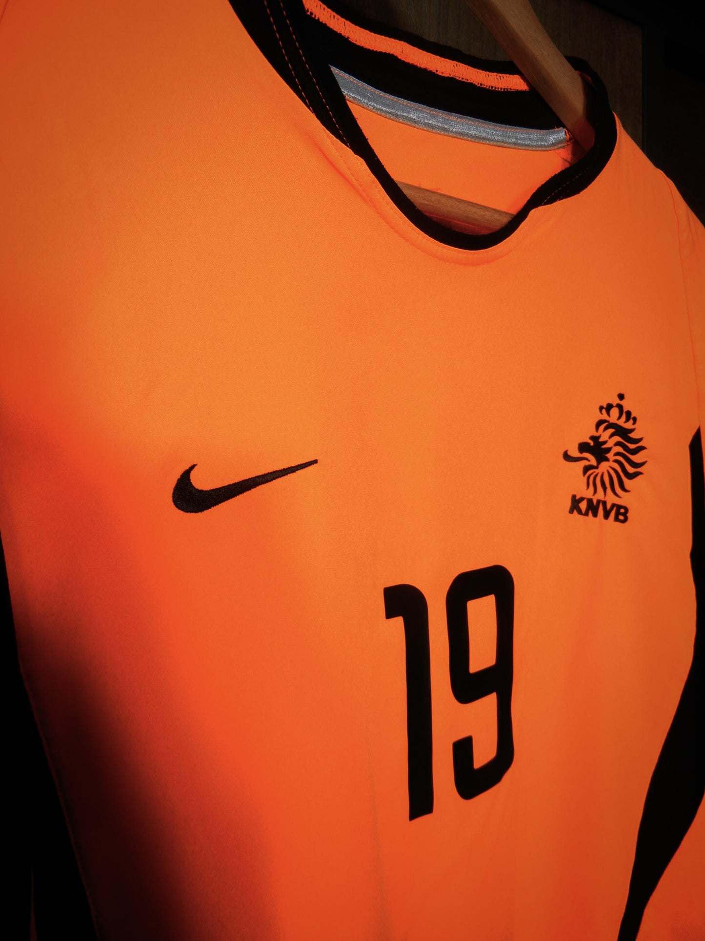 Netherlands 2002/2004 Home Jersey – Robben #19 – Size XL – Orange Nike Shirt – (MPN: 182359)
