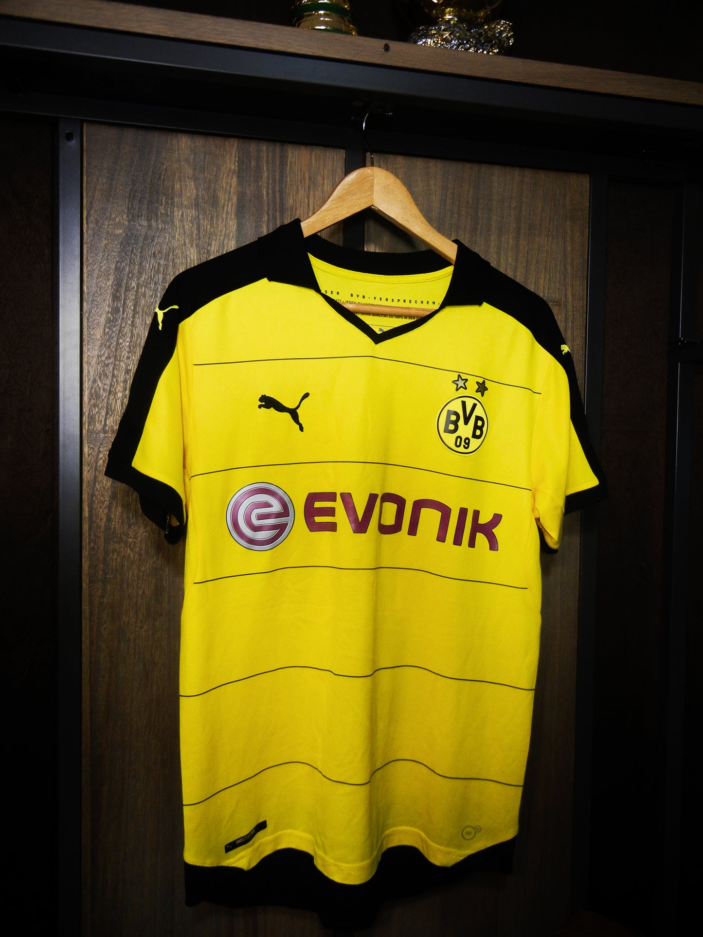 Borussia Dortmund 2015/2016 Home Jersey – Aubameyang #17 – Size M – Yellow and Black Puma Shirt – (MPN: 747991)