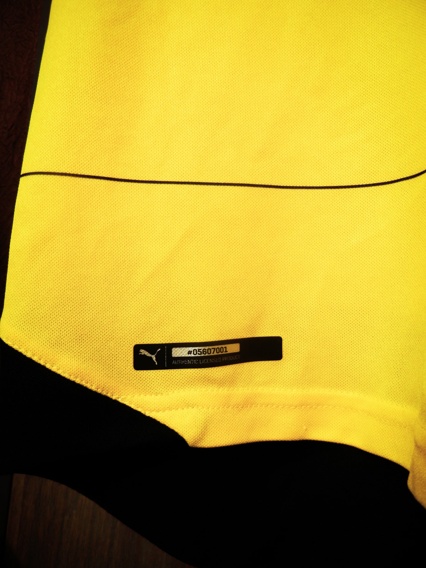 Borussia Dortmund 2015/2016 Home Jersey – Aubameyang #17 – Size M – Yellow and Black Puma Shirt – (MPN: 747991)