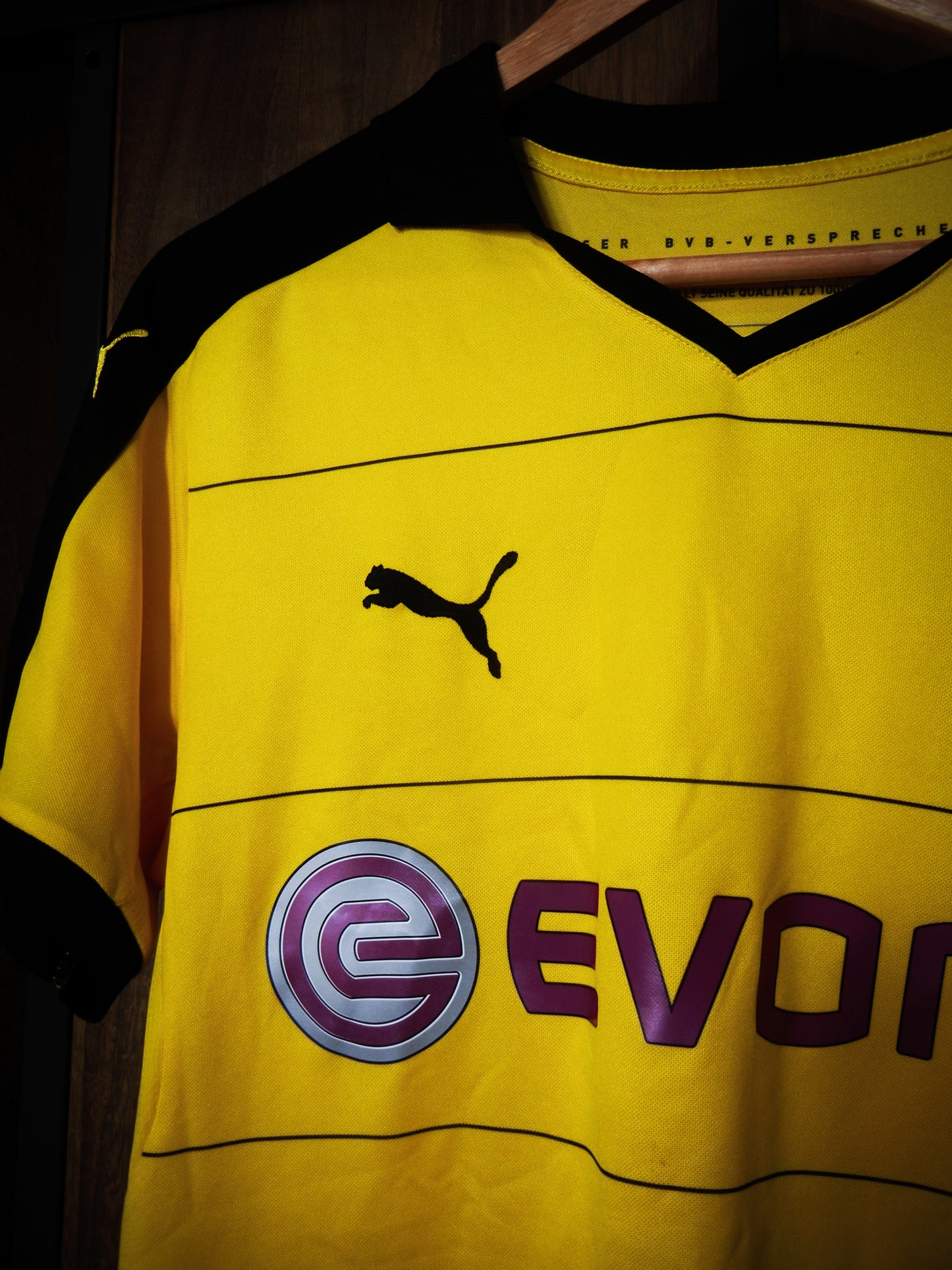 Borussia Dortmund 2015/2016 Home Jersey – Aubameyang #17 – Size M – Yellow and Black Puma Shirt – (MPN: 747991)