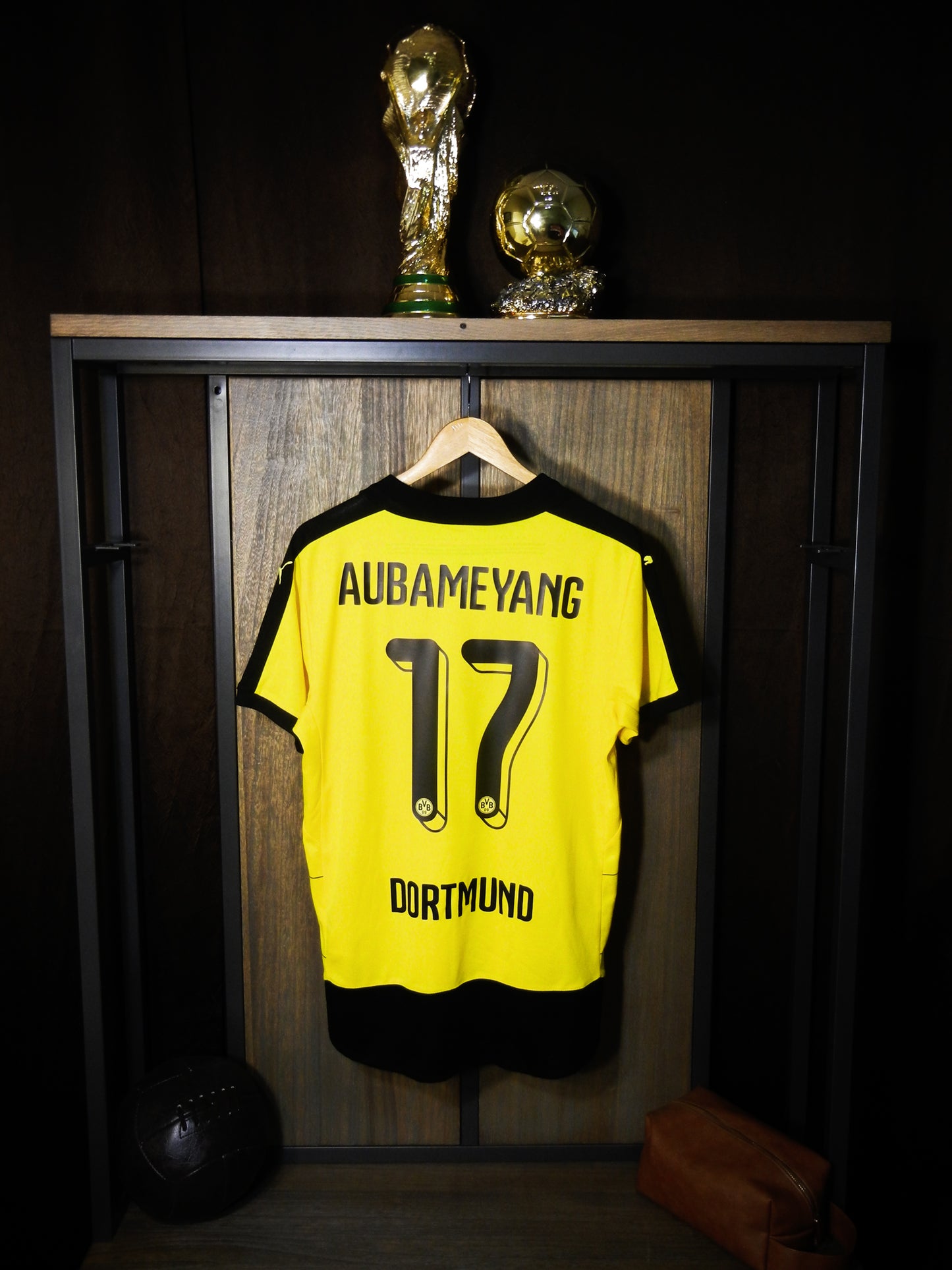 Borussia Dortmund 2015/2016 Home Jersey – Aubameyang #17 – Size M – Yellow and Black Puma Shirt – (MPN: 747991)