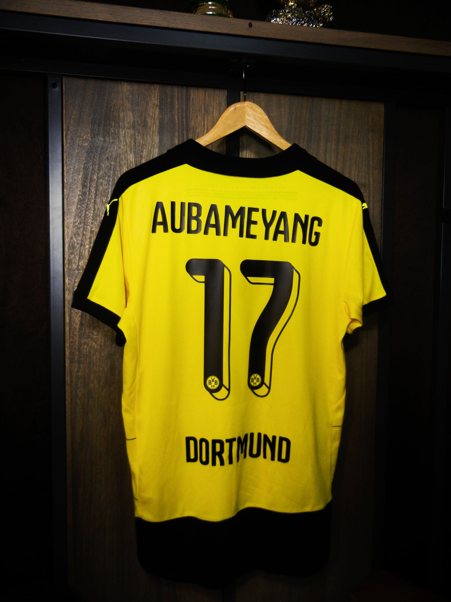 Borussia Dortmund 2015/2016 Home Jersey – Aubameyang #17 – Size M – Yellow and Black Puma Shirt – (MPN: 747991)