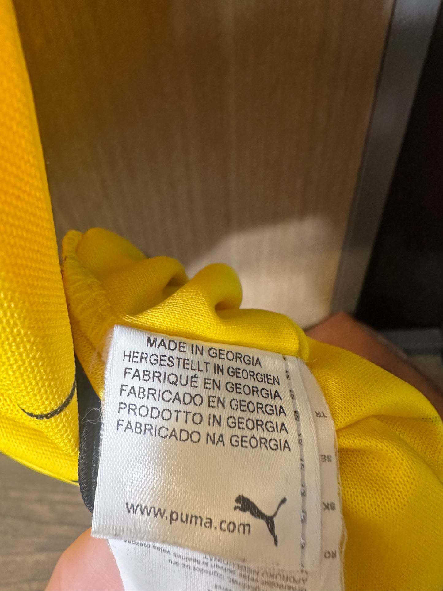 Borussia Dortmund 2015/2016 Home Jersey – Aubameyang #17 – Size M – Yellow and Black Puma Shirt – (MPN: 747991)