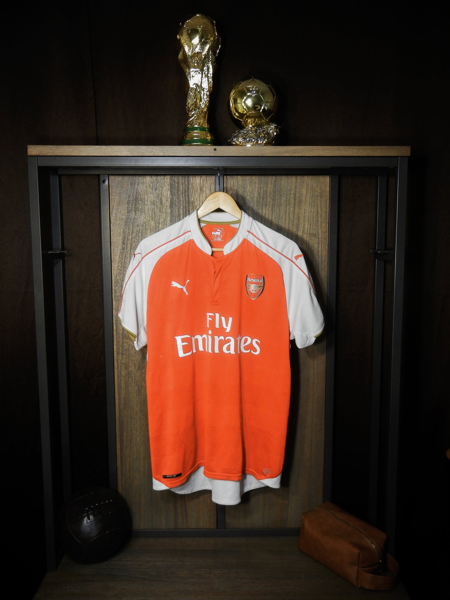 Arsenal 2015/16 Home Jersey – Mesut Özil #11 – Size XL – Red & White Puma Shirt (MPN: 747566)