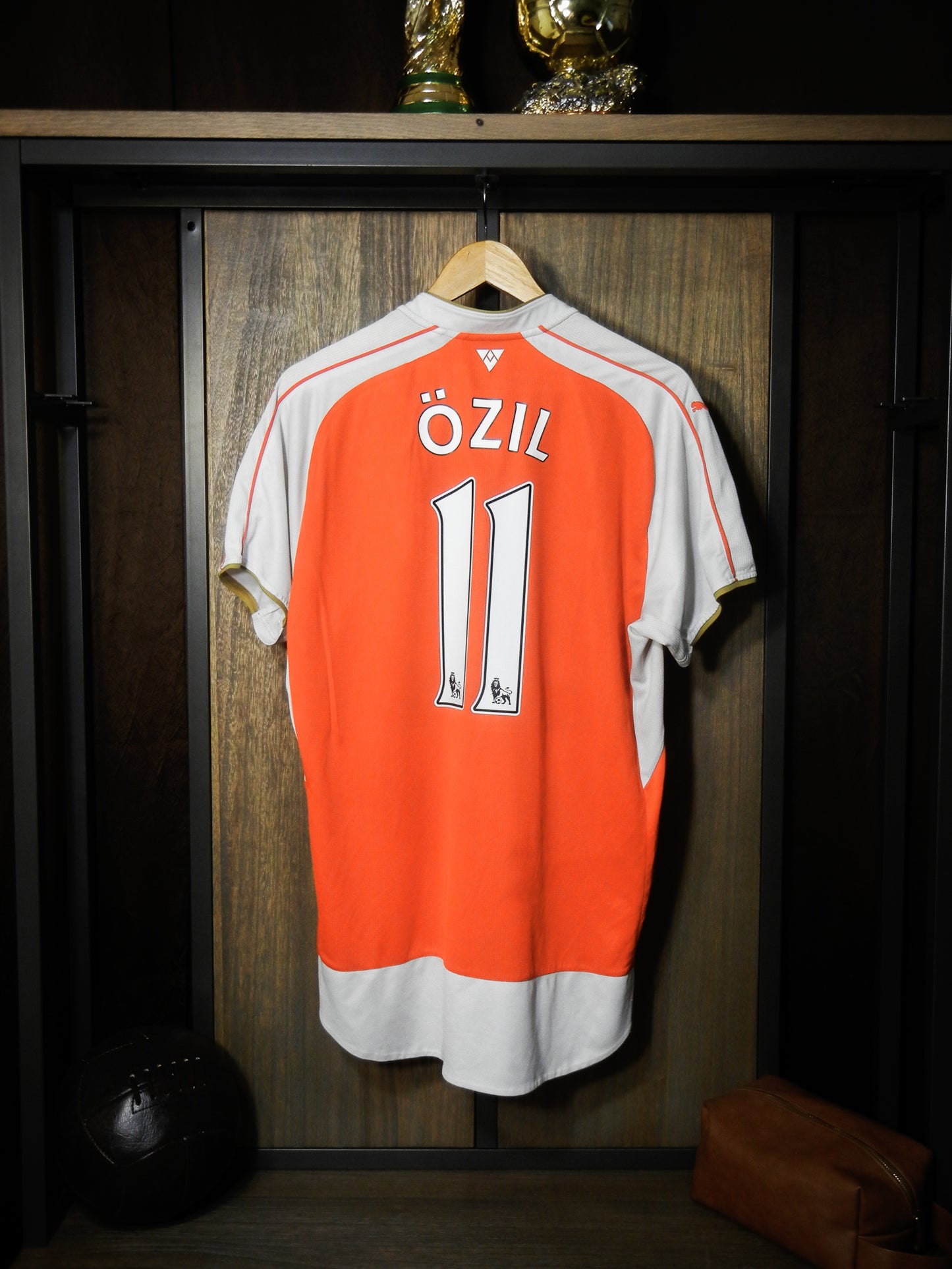 Arsenal 2015/16 Home Jersey – Mesut Özil #11 – Size XL – Red & White Puma Shirt (MPN: 747566)
