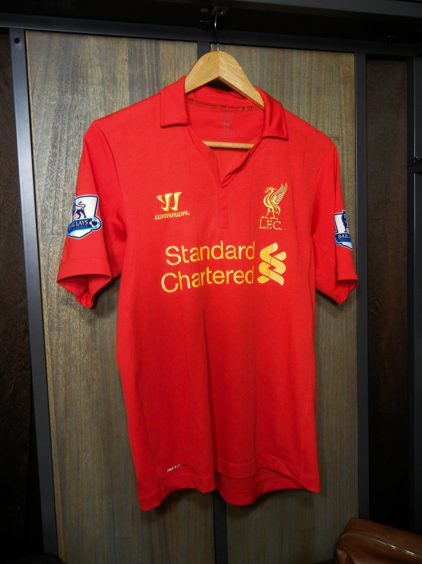 Liverpool 2012/2013 Home Jersey – Luis Suárez #7 – Size S – Red Warrior Shirt (MPN: F1210SPC027)